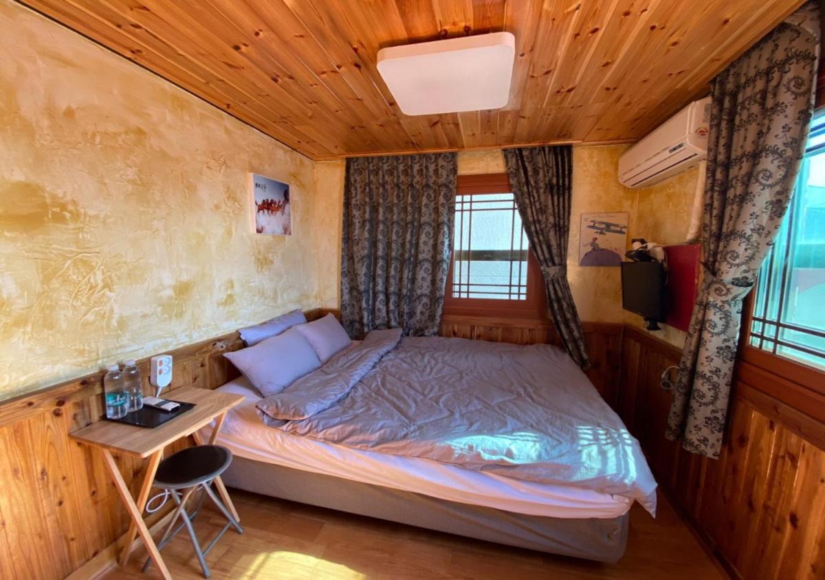 Gudeok Guesthouse