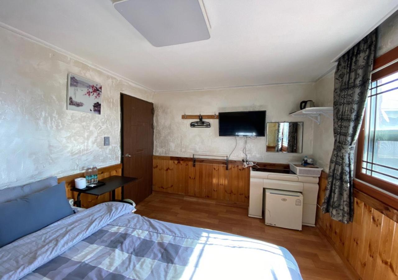 Gudeok Guesthouse