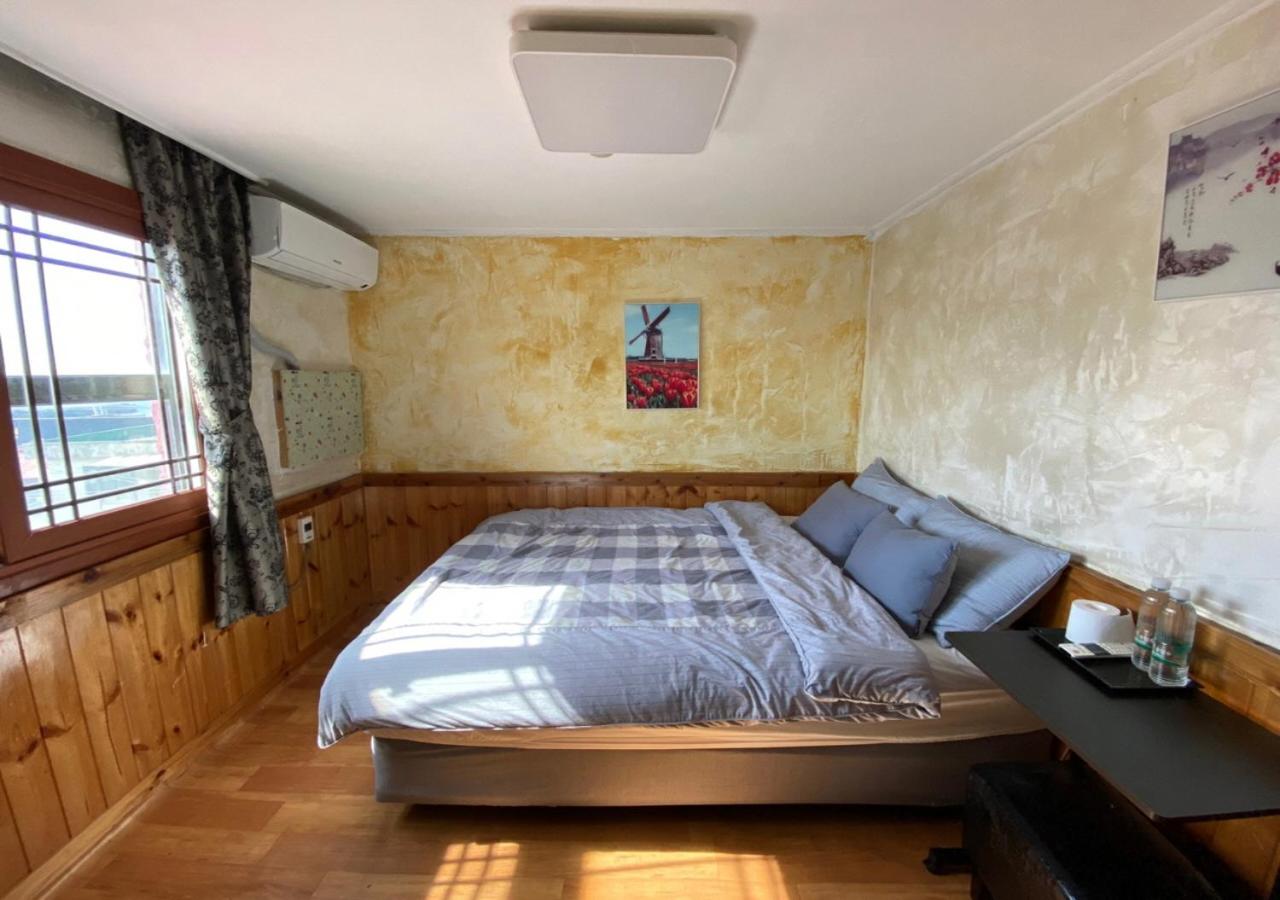 Gudeok Guesthouse
