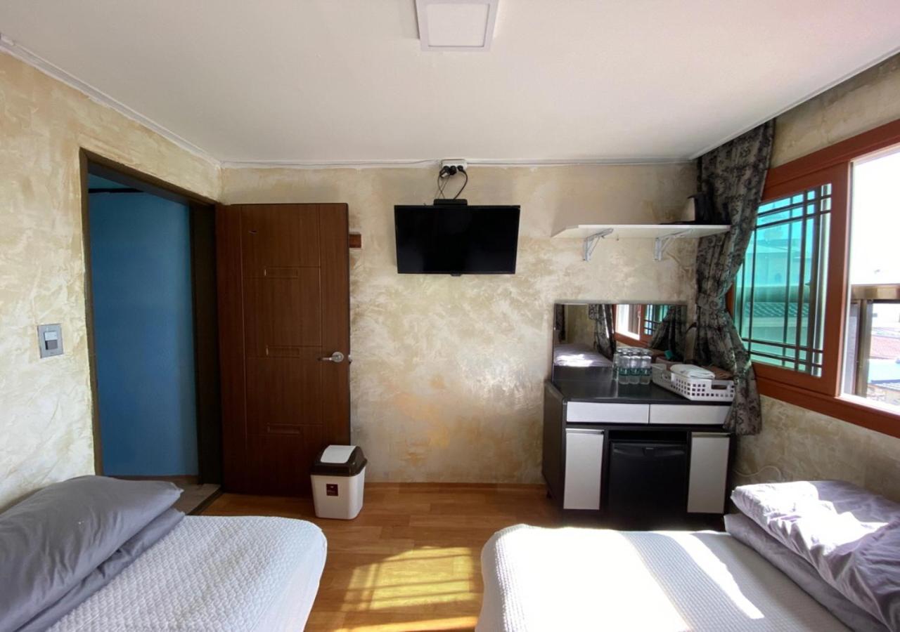 Gudeok Guesthouse