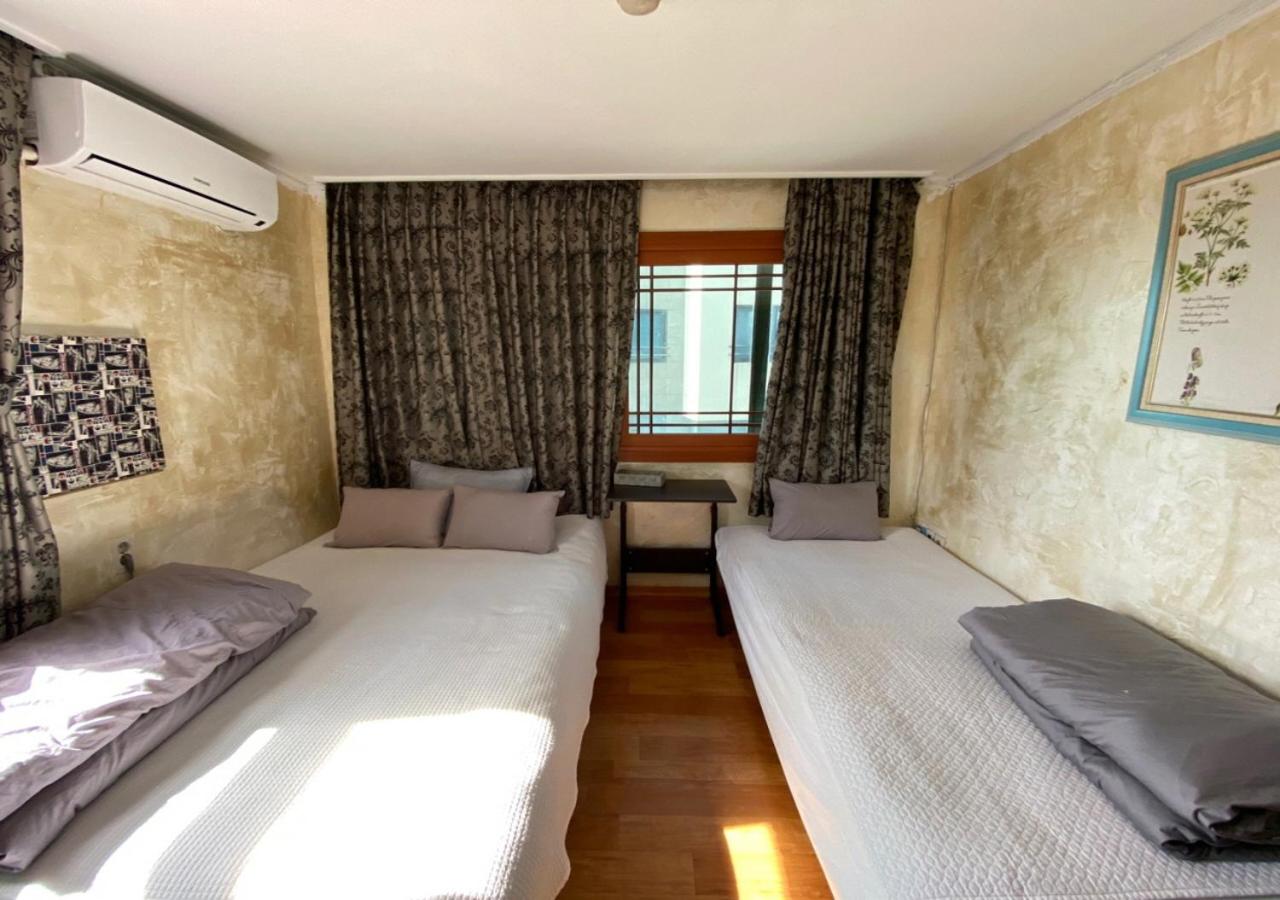 Gudeok Guesthouse
