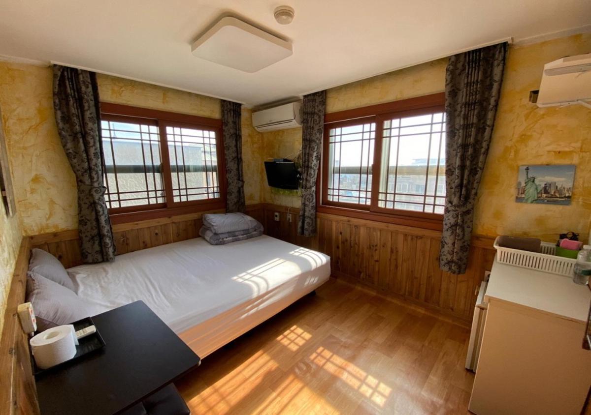 Gudeok Guesthouse