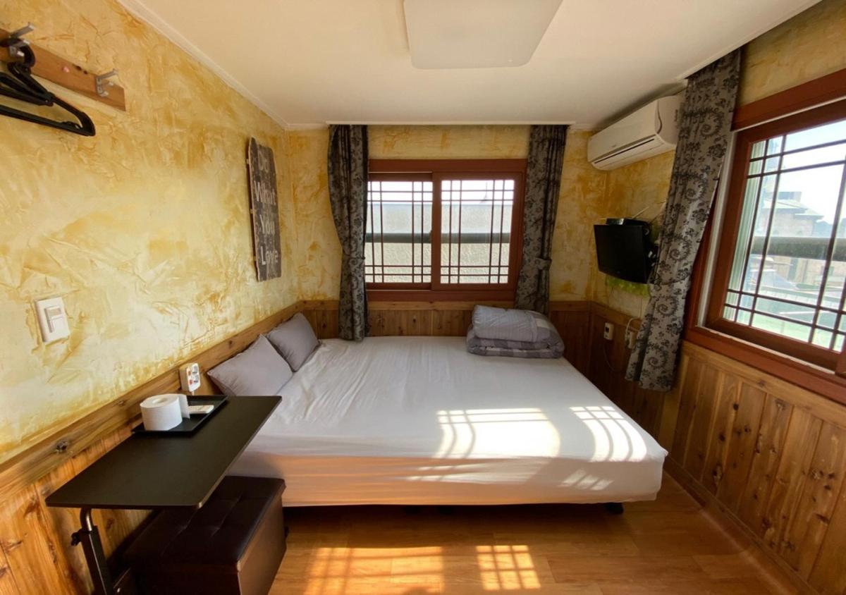 Gudeok Guesthouse