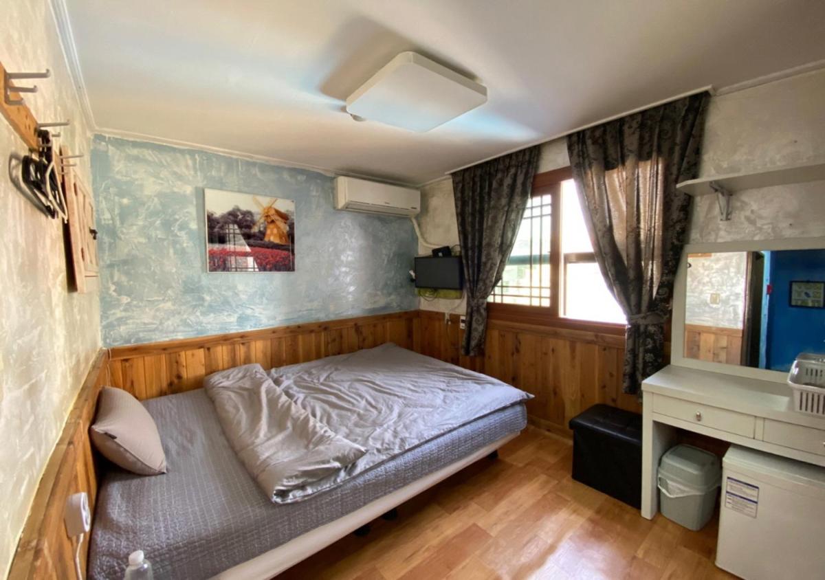 Gudeok Guesthouse