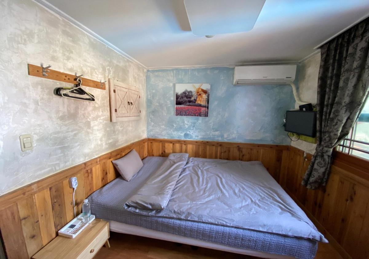 Gudeok Guesthouse