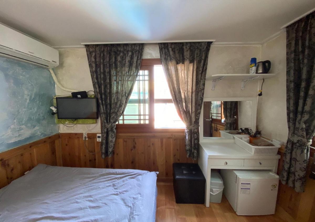 Gudeok Guesthouse