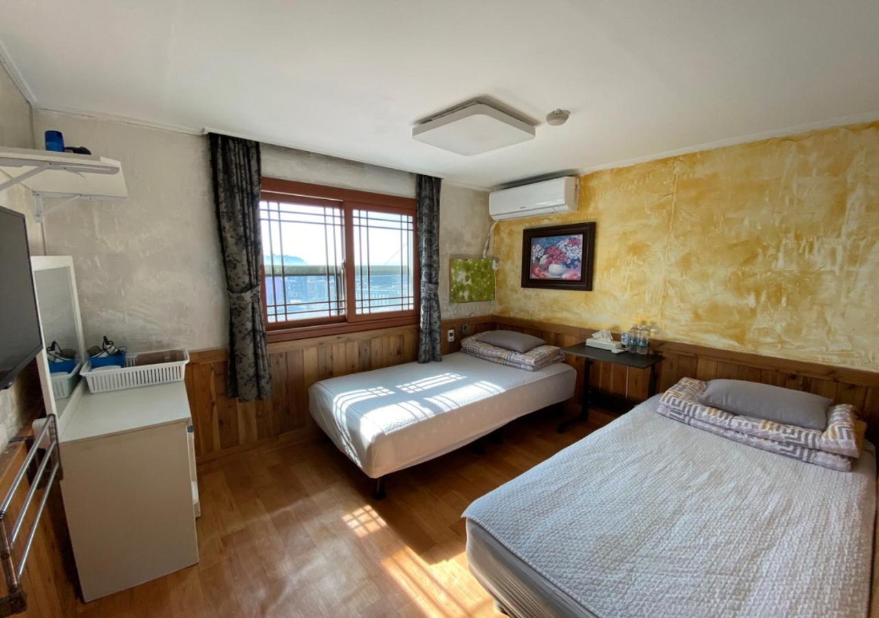 Gudeok Guesthouse