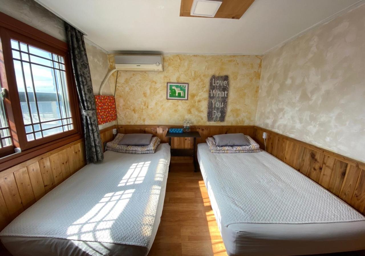 Gudeok Guesthouse