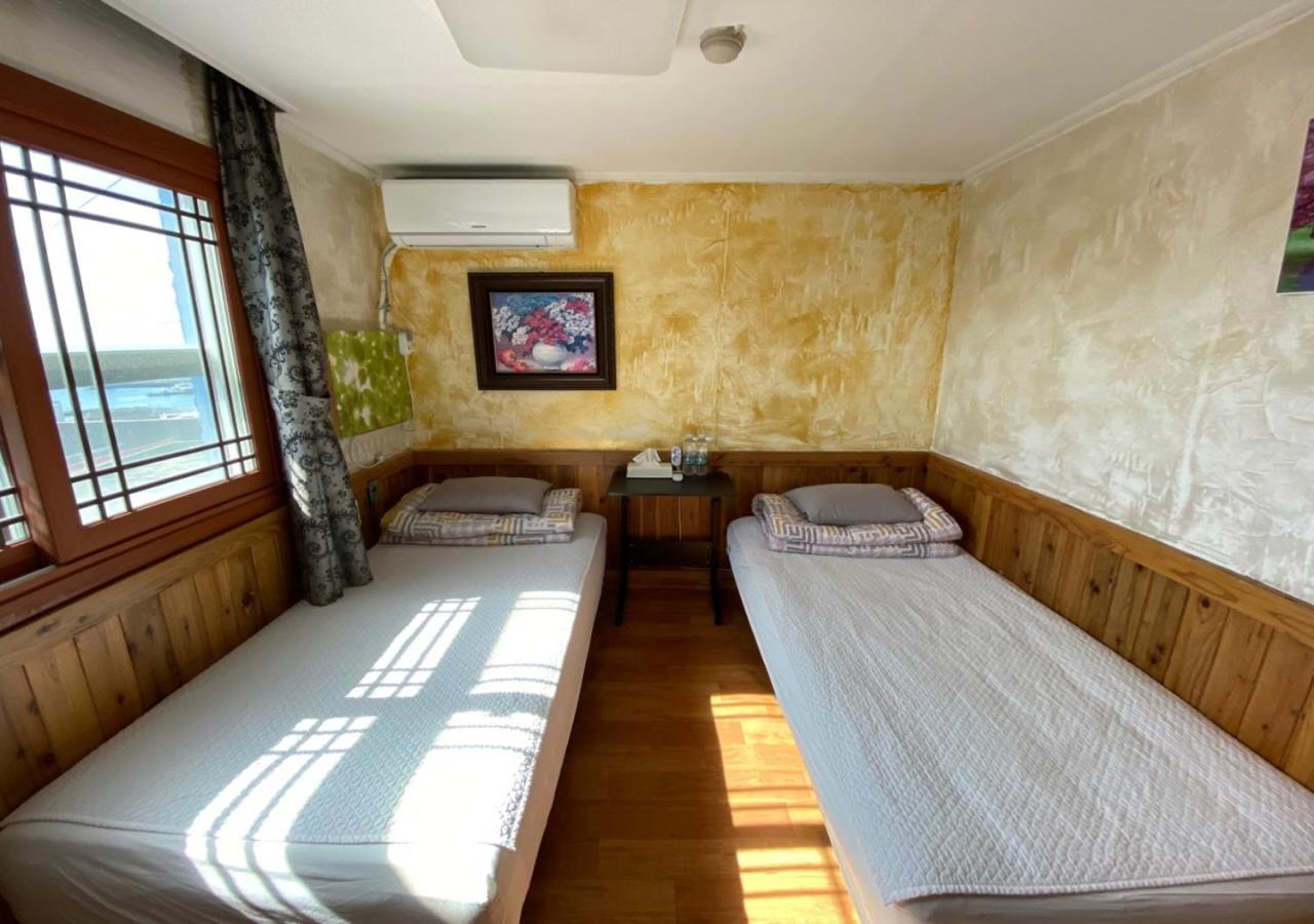 Gudeok Guesthouse