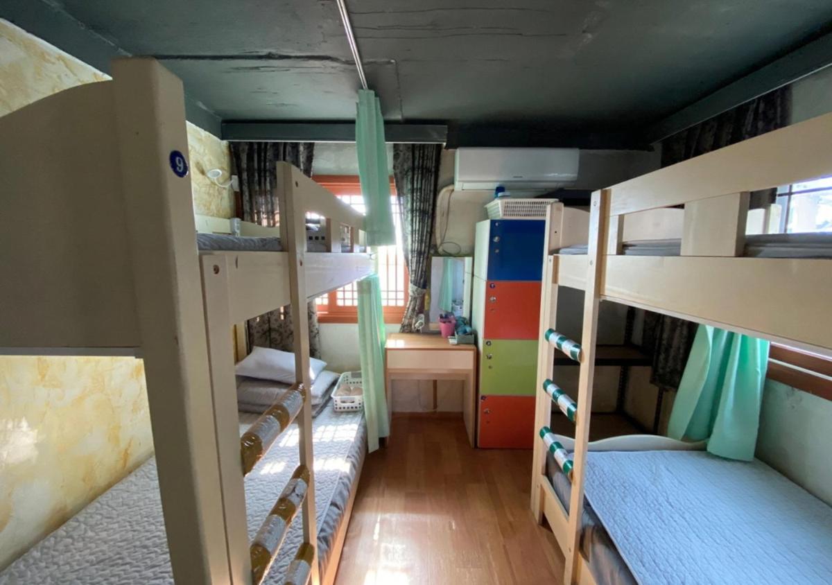 Gudeok Guesthouse