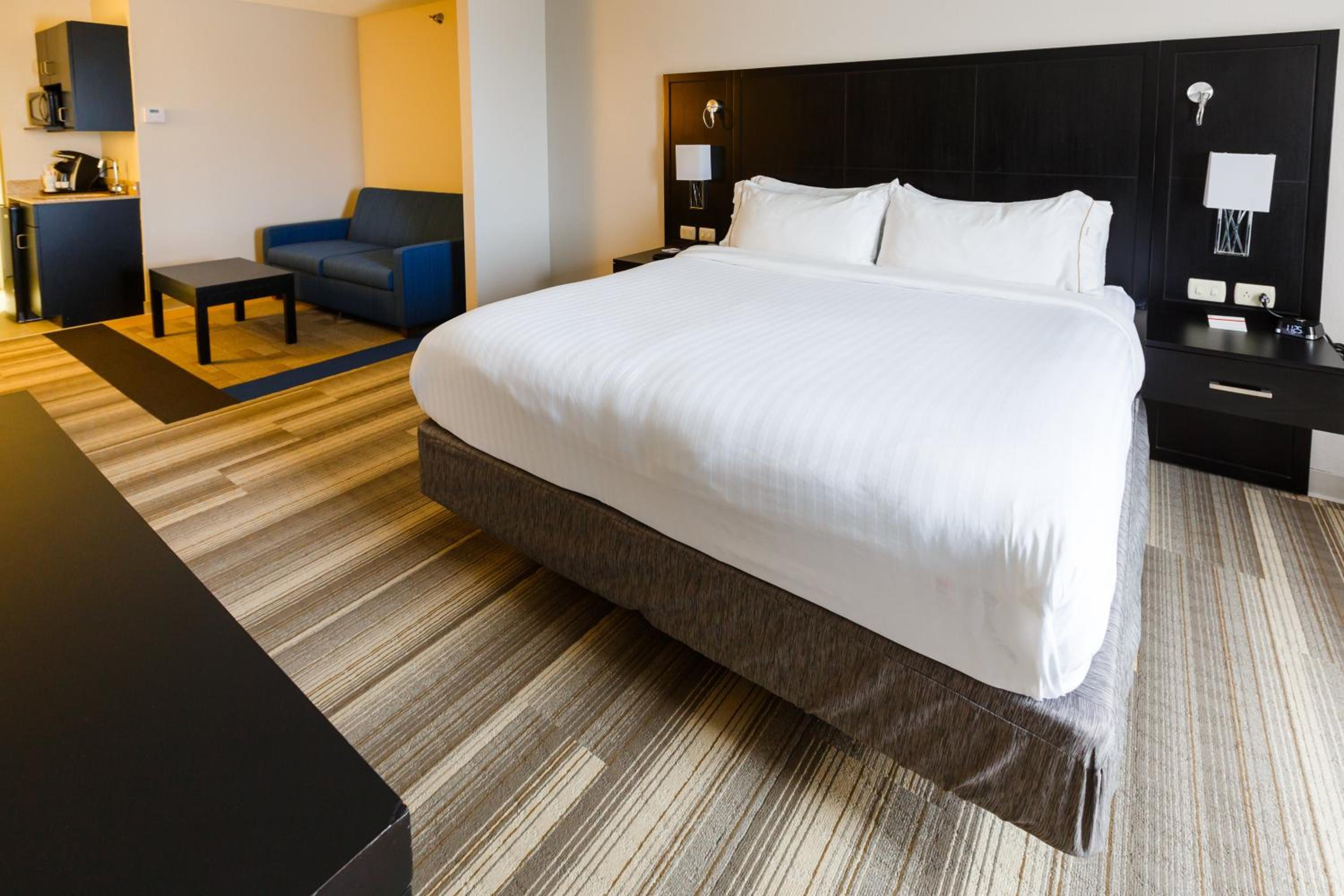 Shelbyville Vacations - Holiday Inn Express Suites Shelbyville, an IHG Hotel - Property Image 16