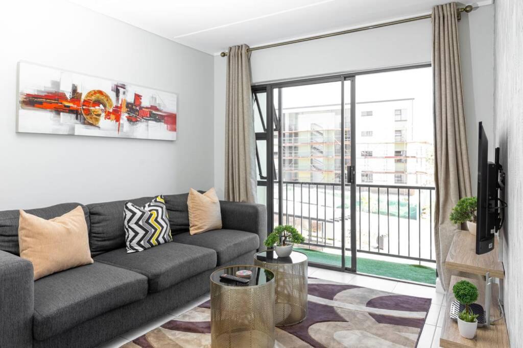 Alimama Spaces: The Robert's Greenlee Apartment, Sandown, photo 3 of 19