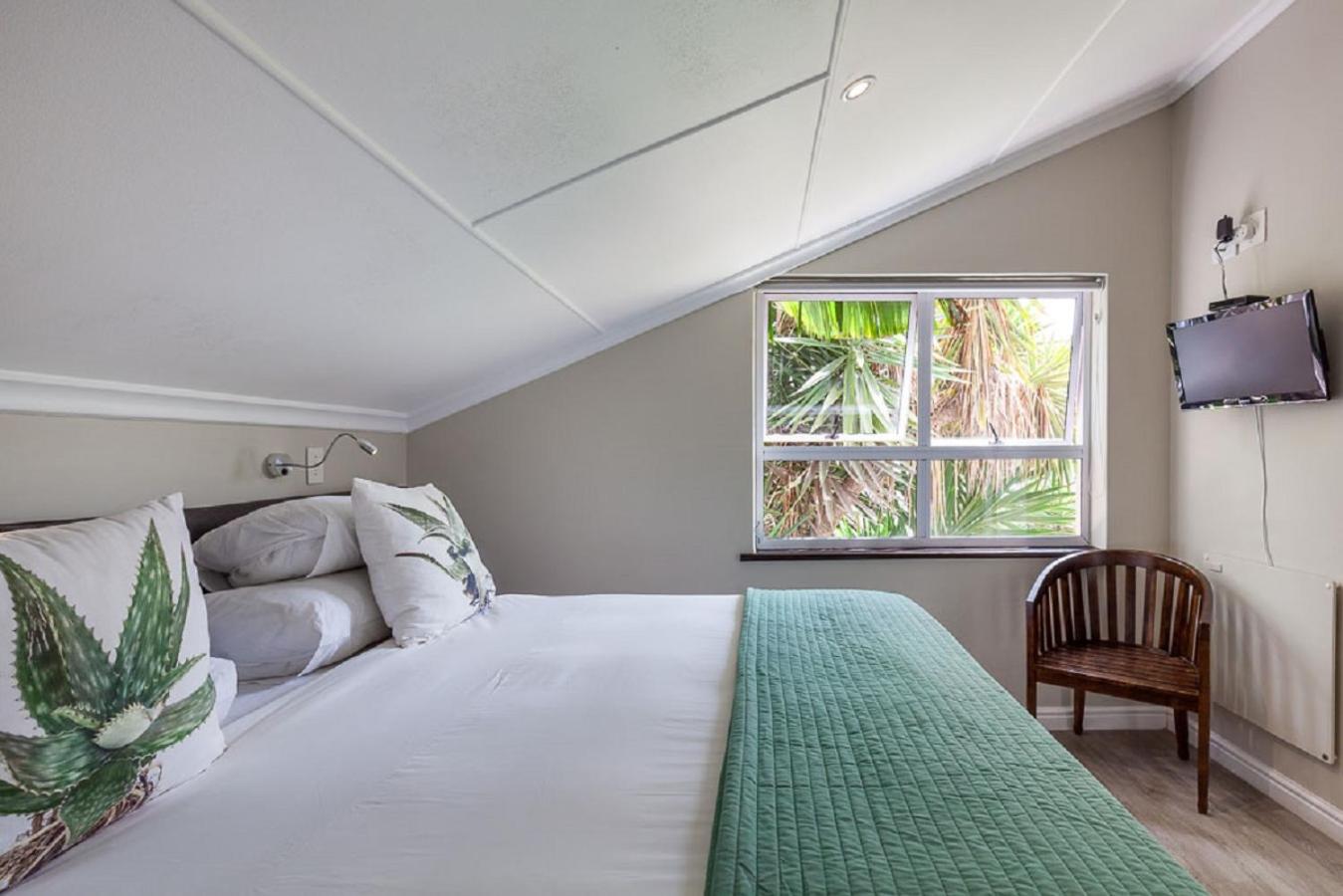 Blue Bay Lodge