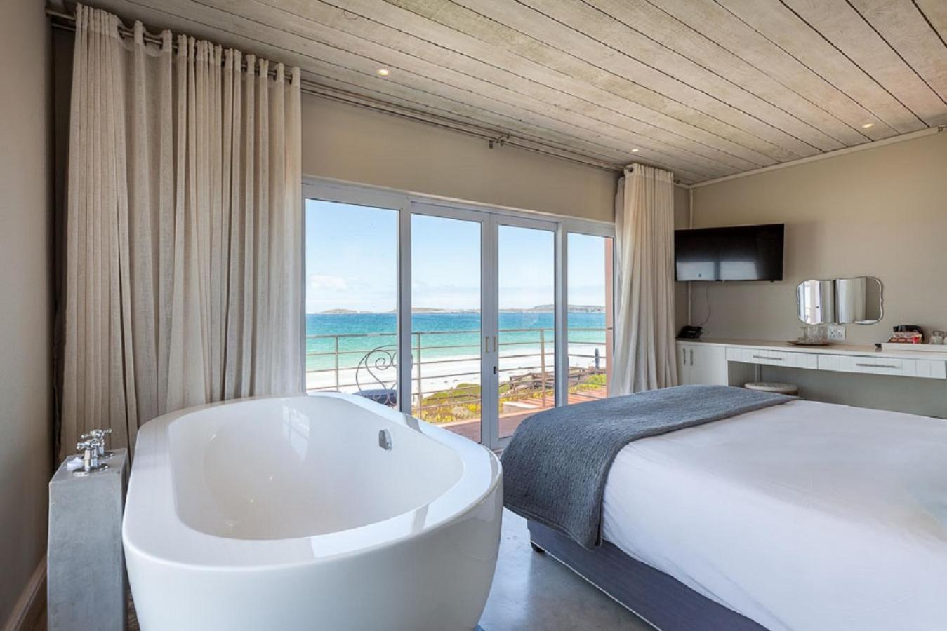 Blue Bay Lodge