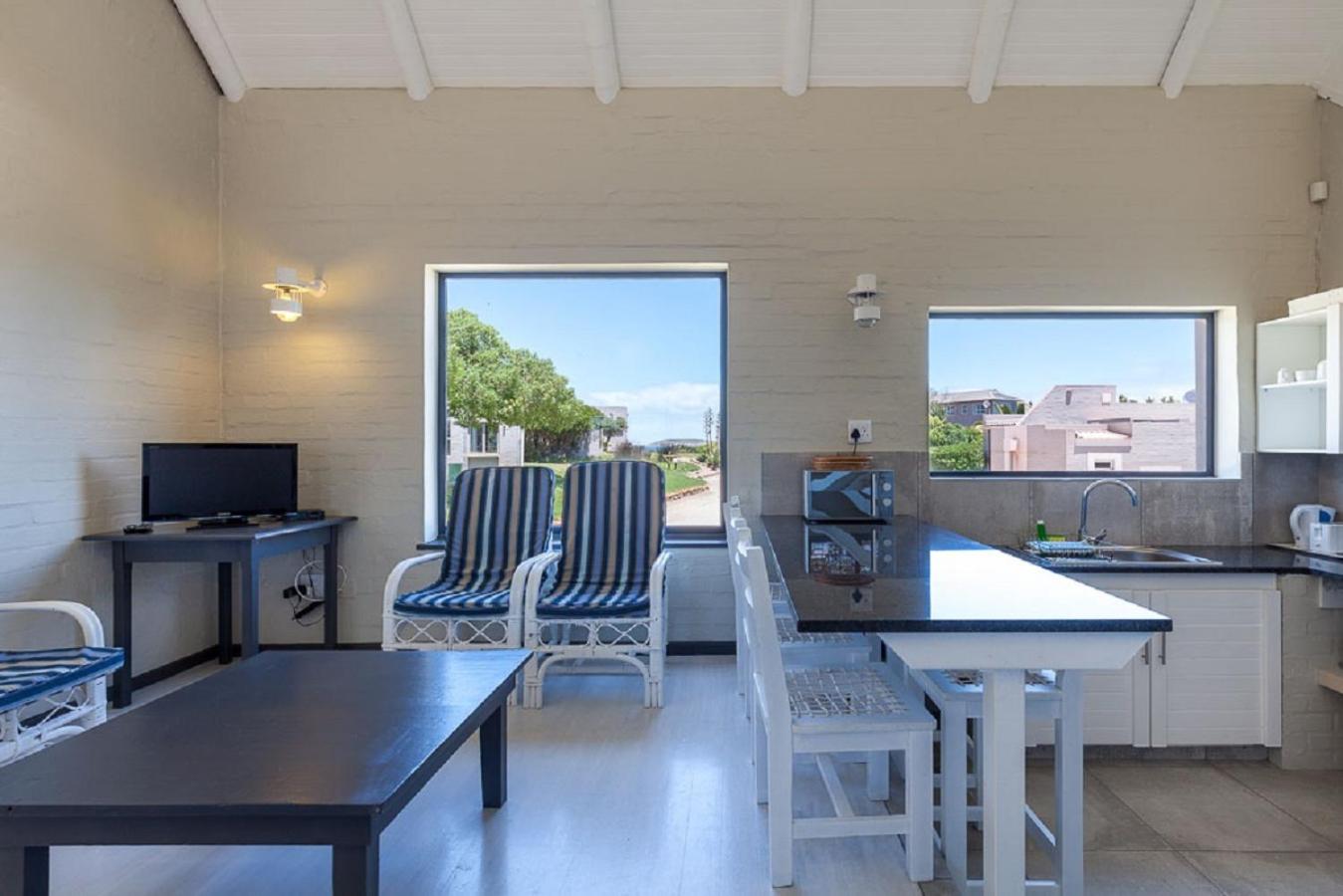 Blue Bay Lodge