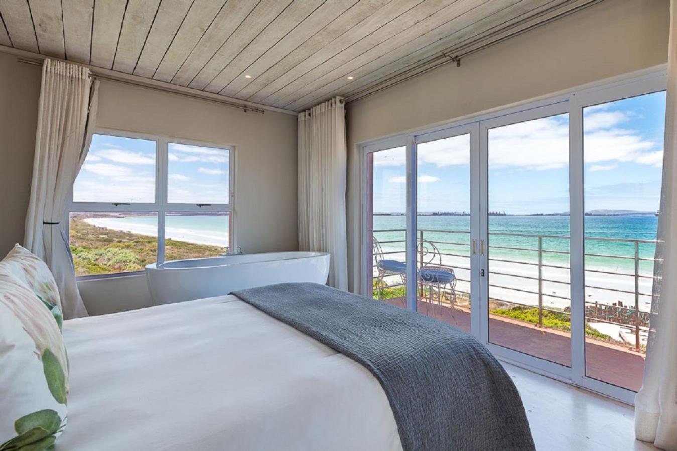 Blue Bay Lodge