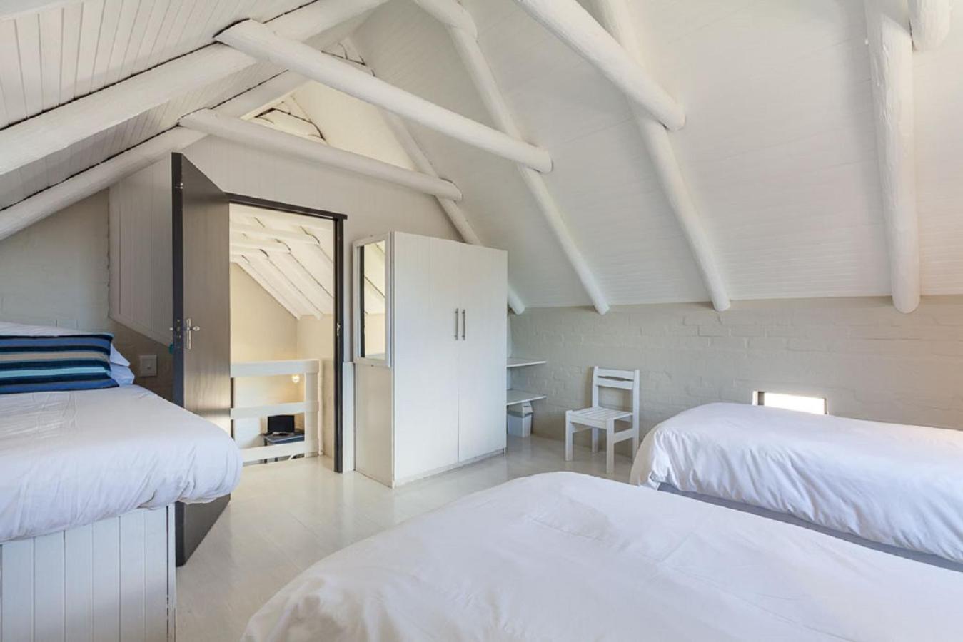 Blue Bay Lodge