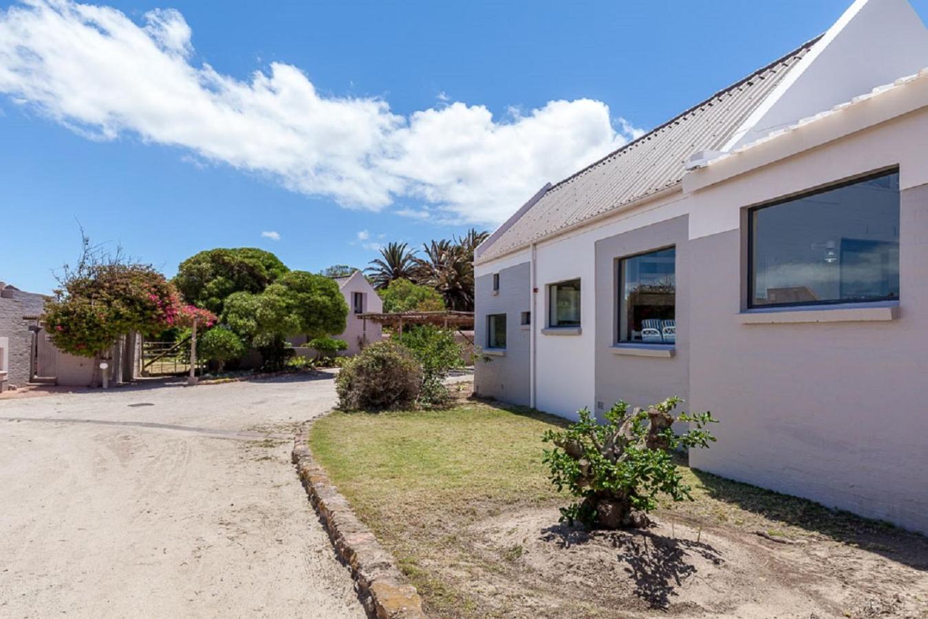 Blue Bay Lodge