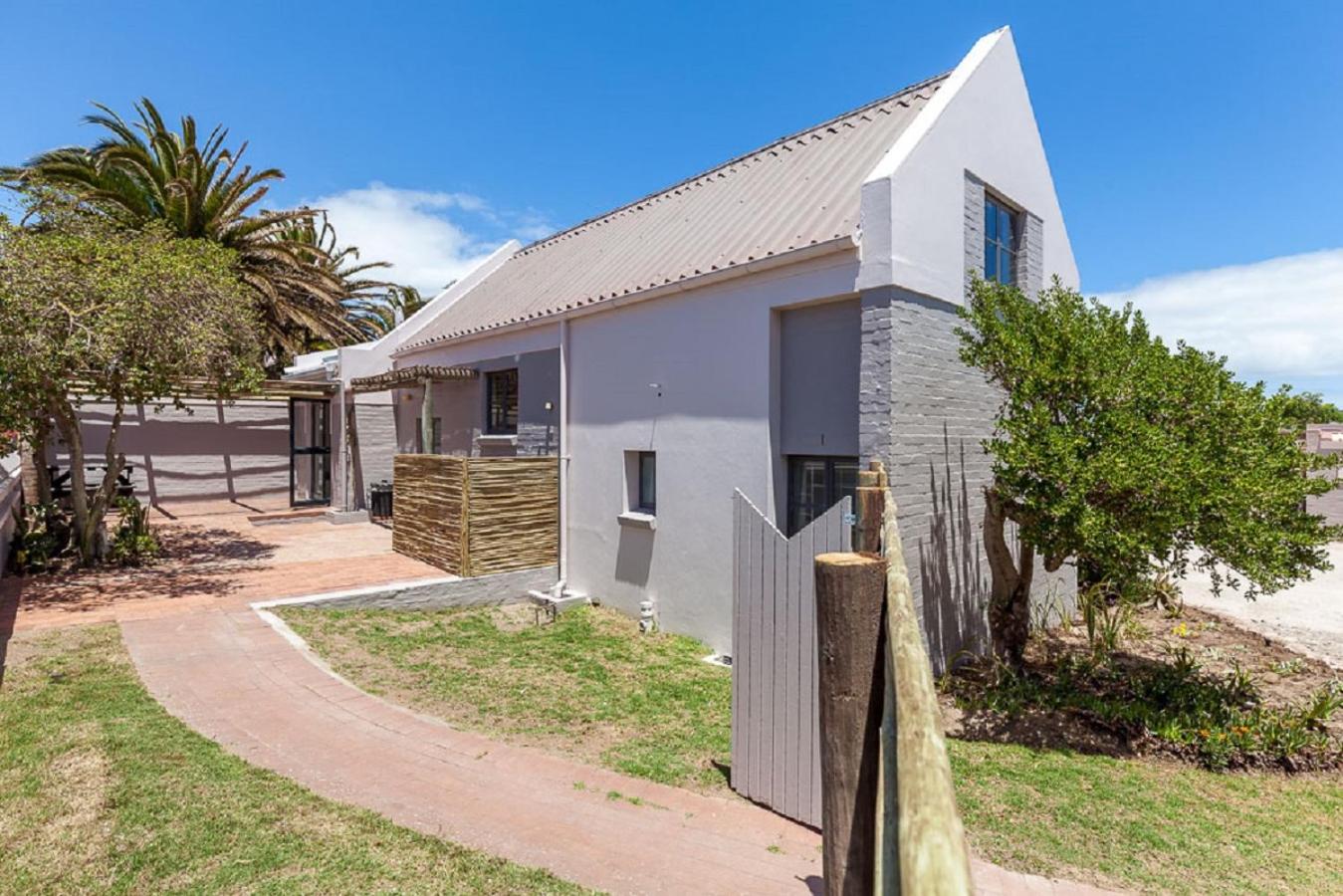 Blue Bay Lodge