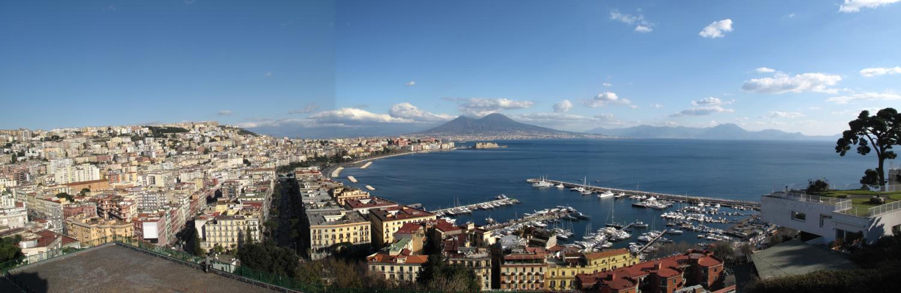 MONOCAMERA con TERRAZZOgiardino -STUDETTE -zona Panoramica POSILLIPO
