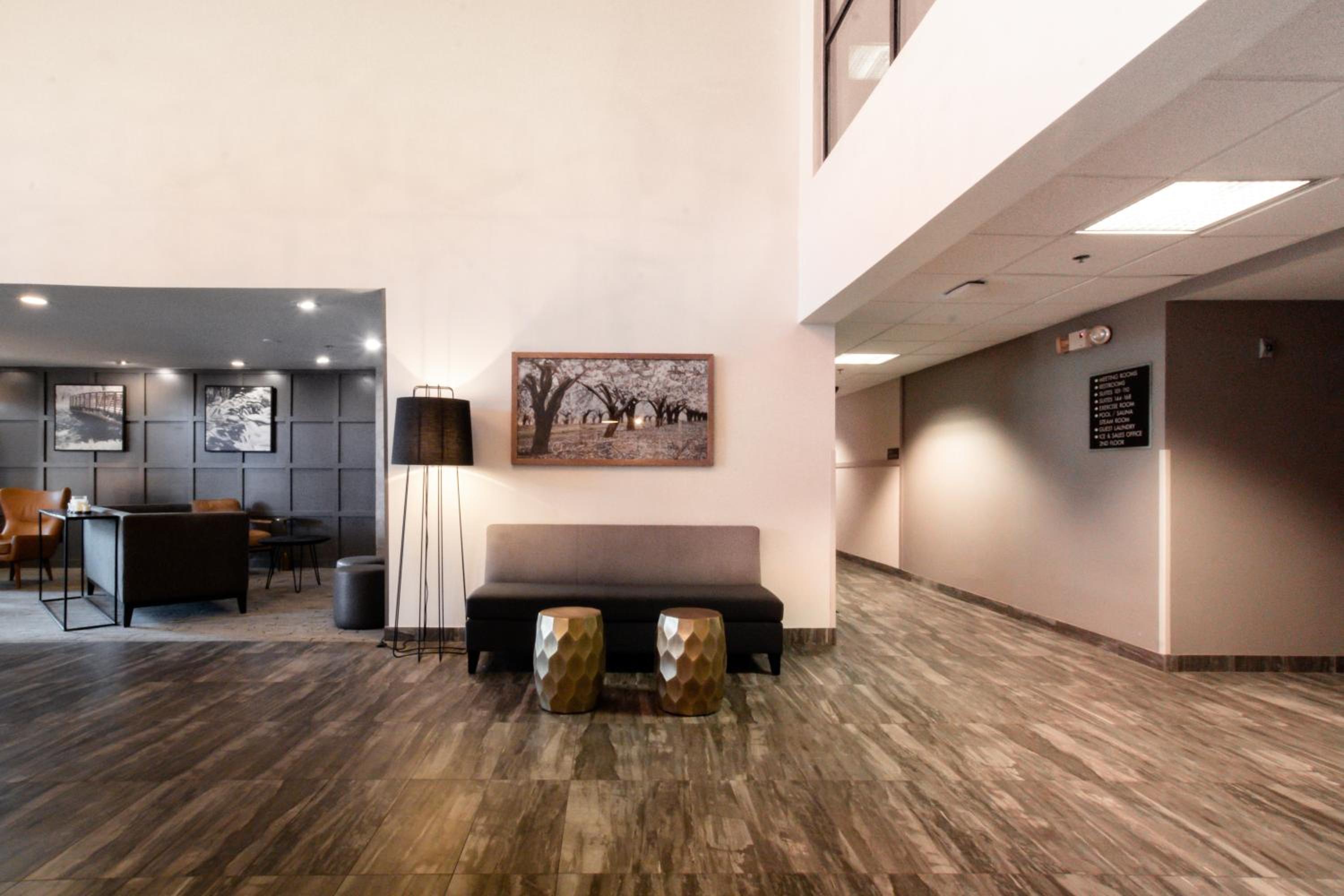 Chico Vacations - Oxford Suites Chico - Property Image 23