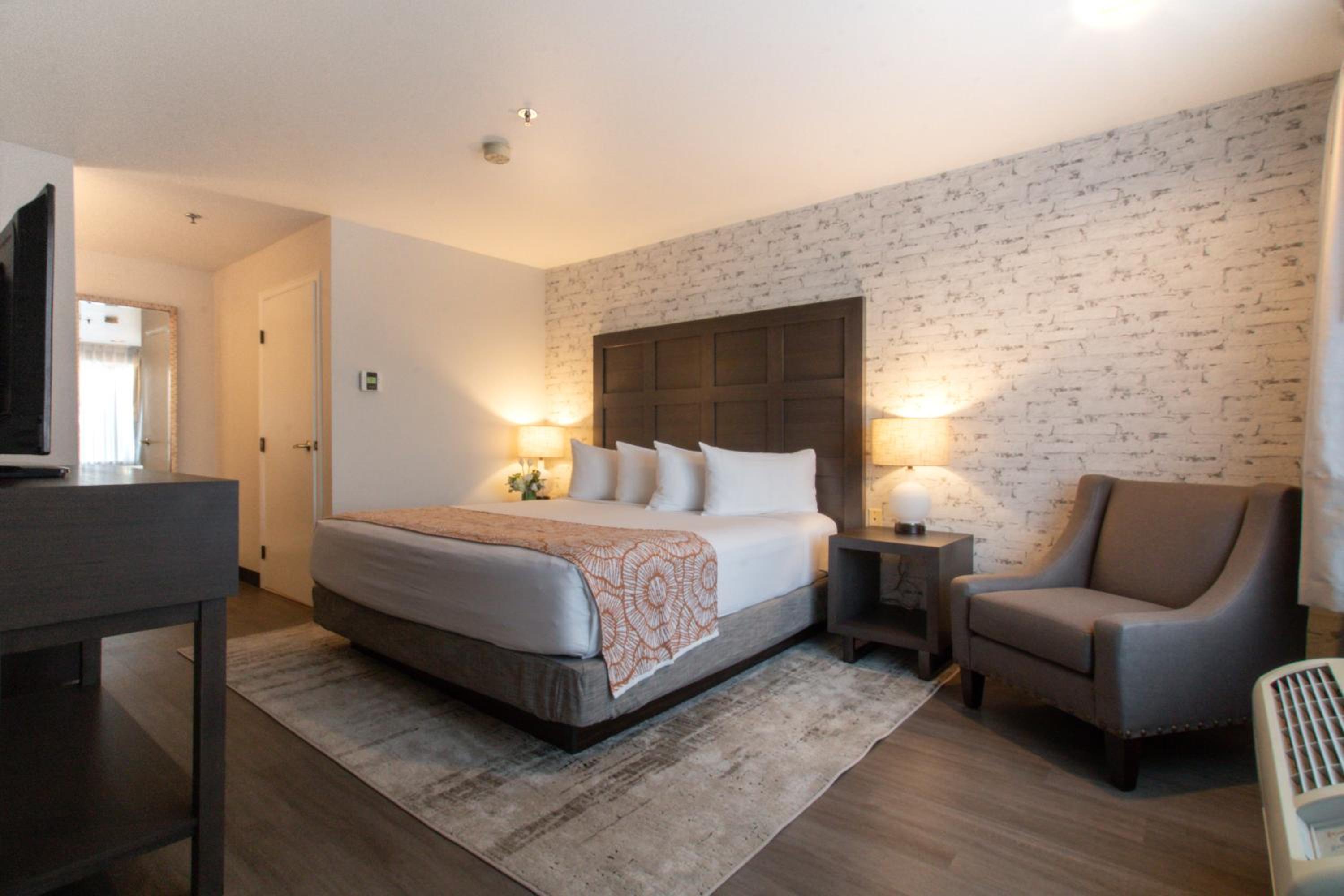 Chico Vacations - Oxford Suites Chico - Property Image 14