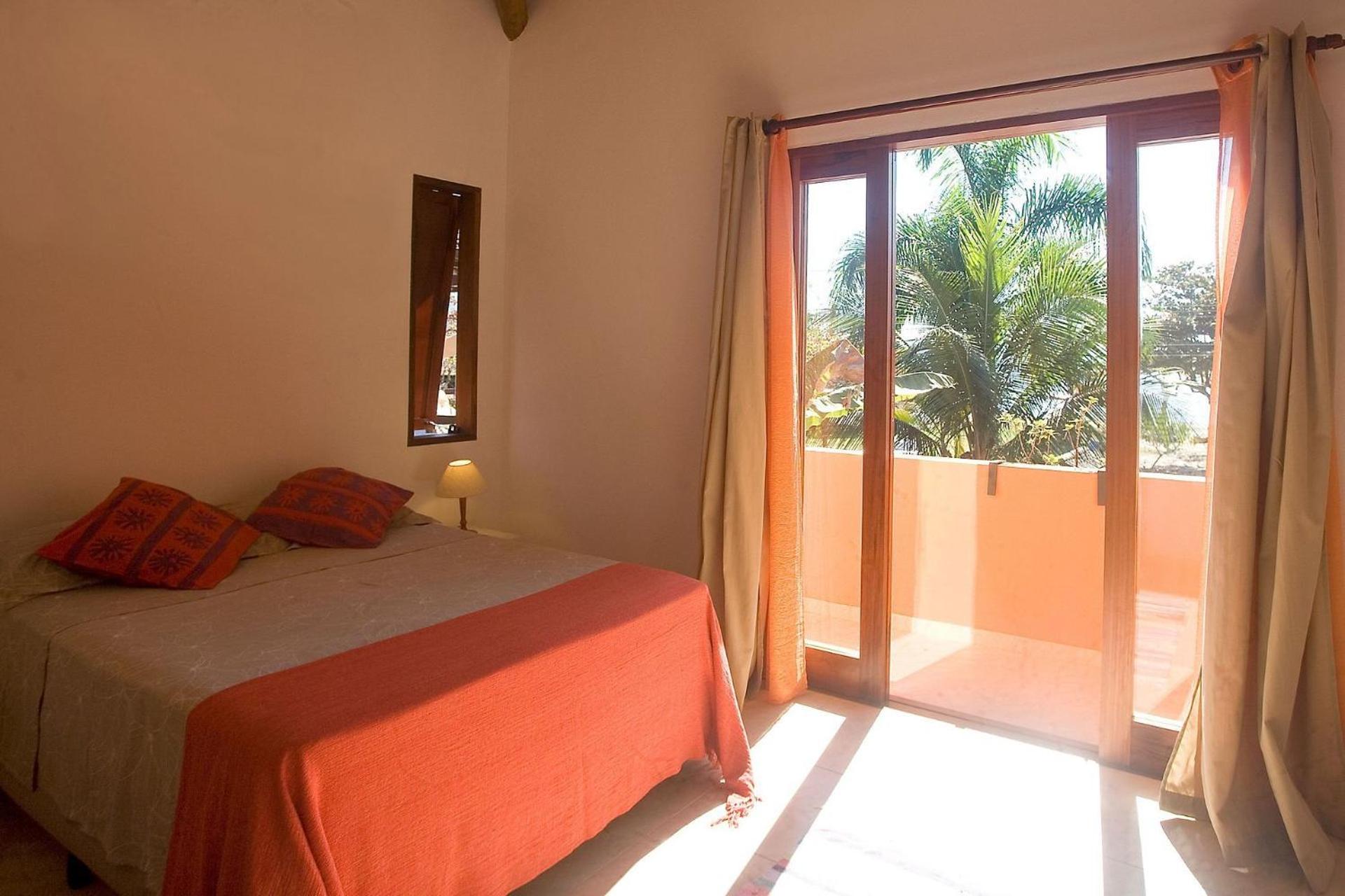 Lirio - Frente praia, 3 suites, 1km do centro,piscina, wi-fi e churrasqueira