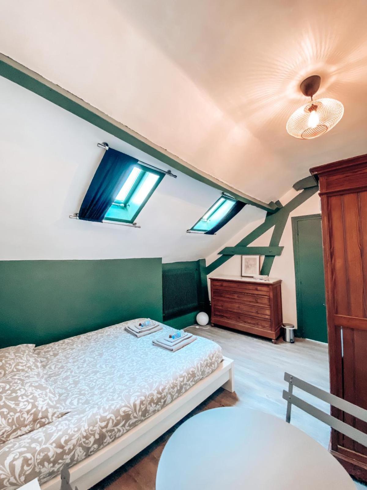 Chambres Privées dans une maison de charme view 3