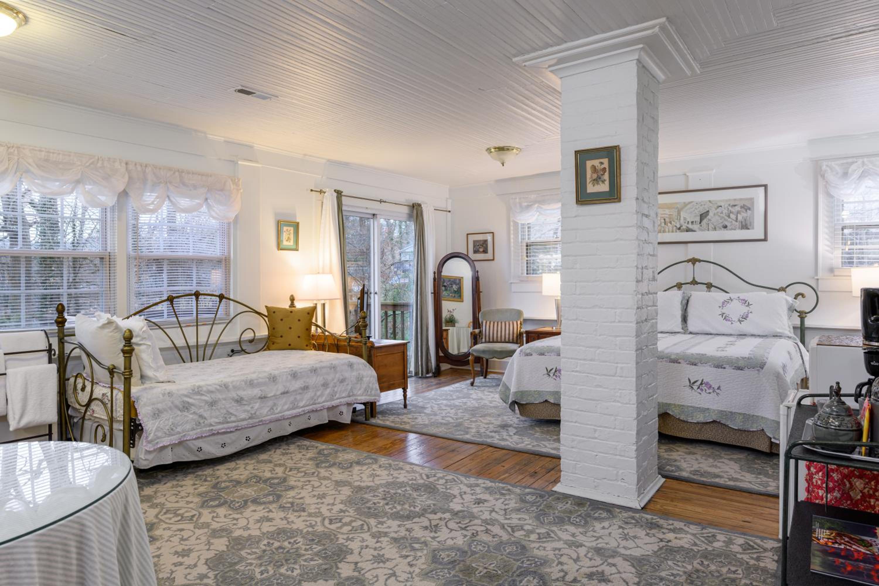 Oakland Cottage Bed and Breakfast