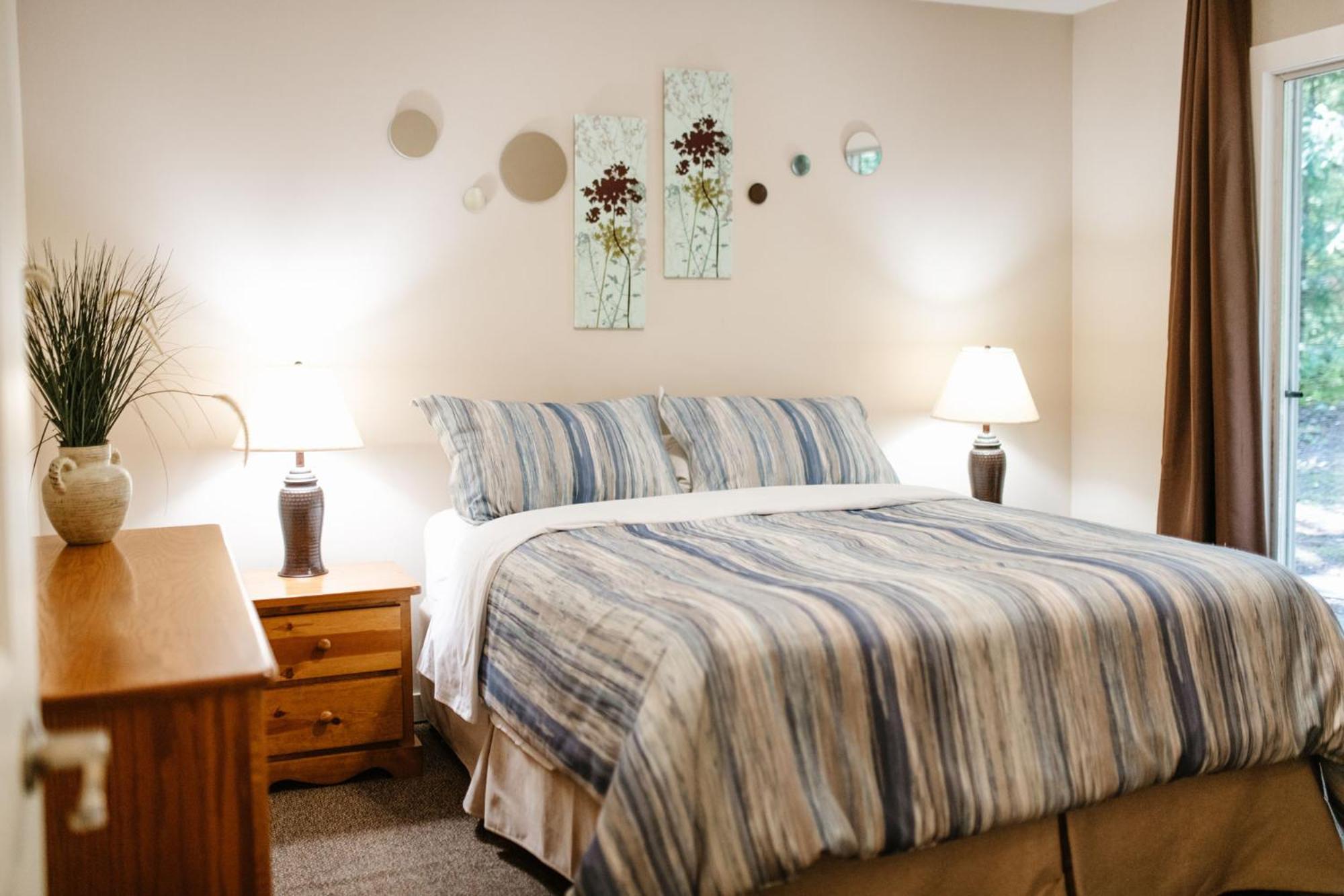Parksville Vacations - Beach Acres Resort - Property Image 5