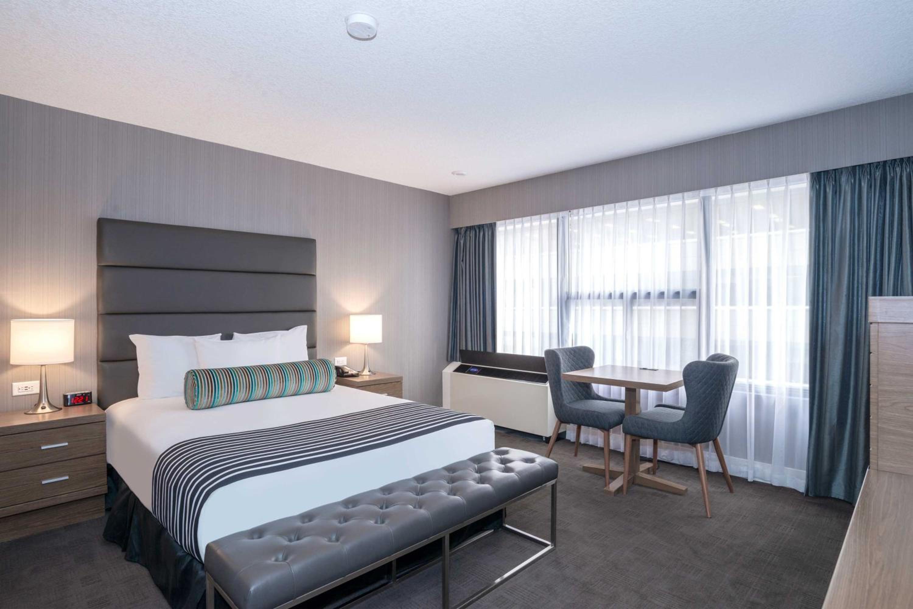 Sandman Signature Calgary Downtown Hotel-4