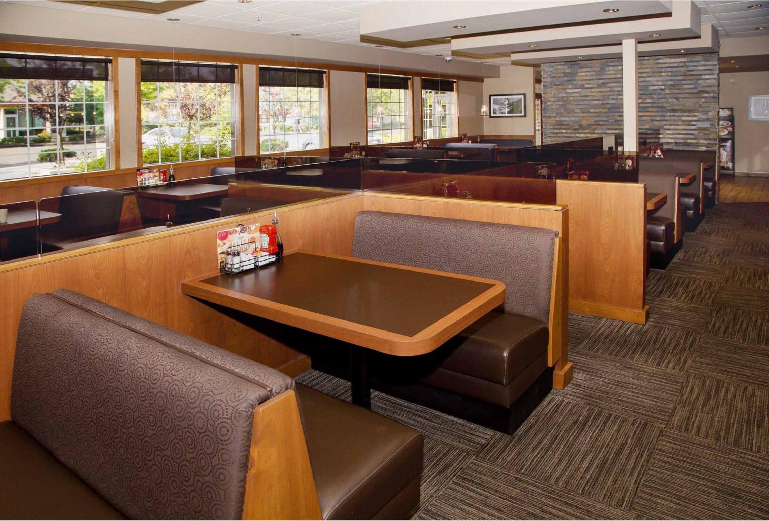 Langley Vacations - Sandman Hotel Langley - Property Image 10