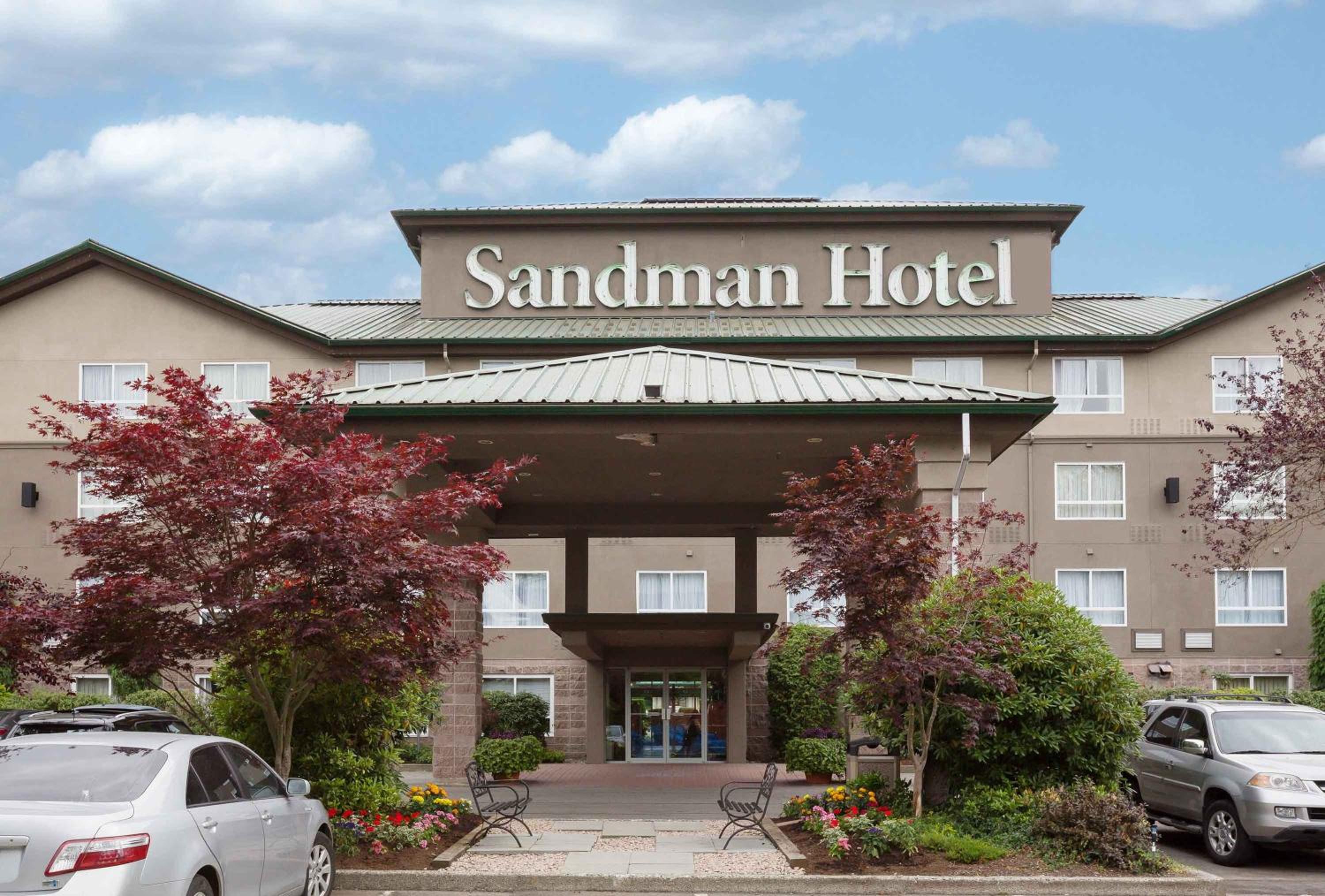 Langley Vacations - Sandman Hotel Langley - Property Image 2