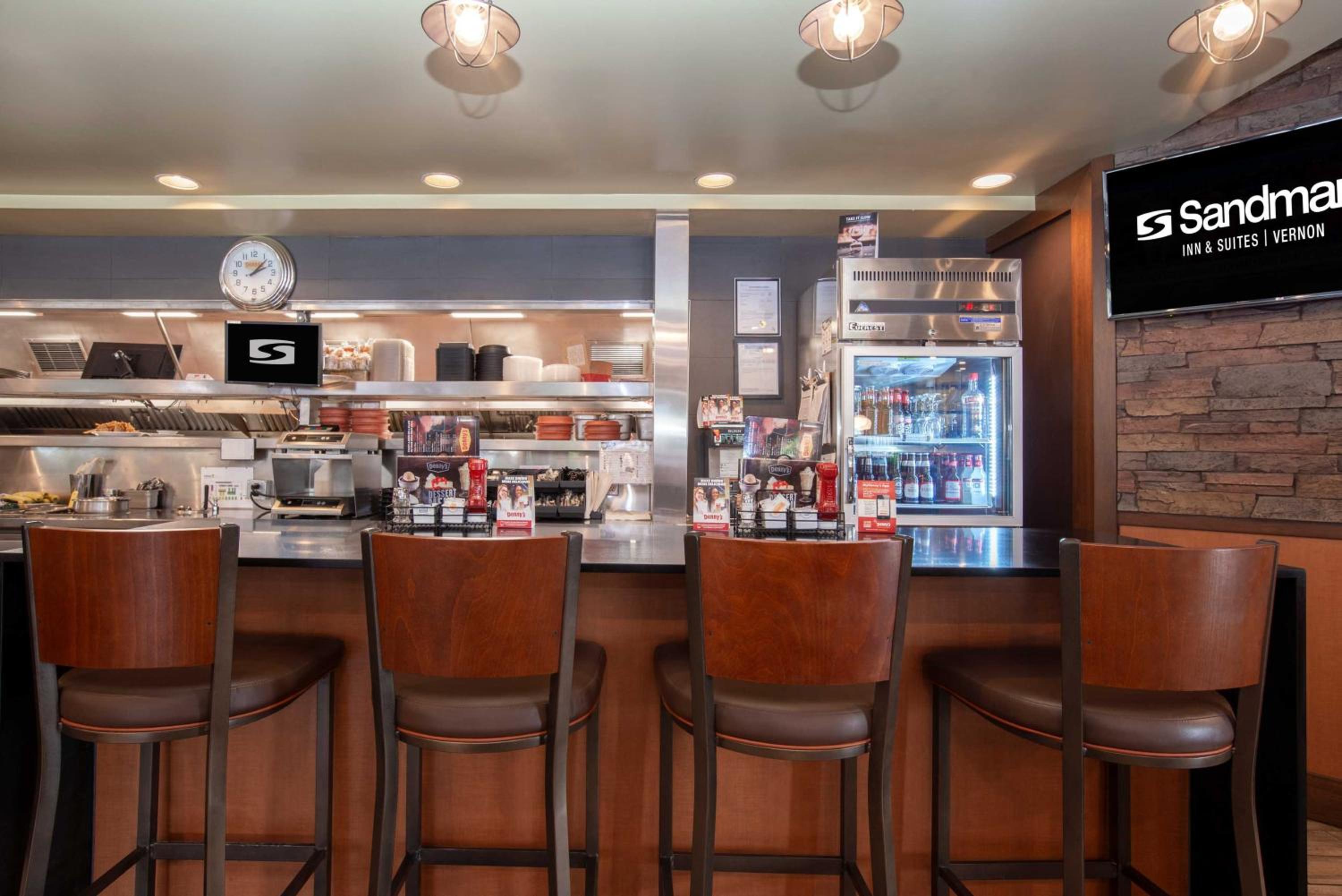 Vernon Vacations - Sandman Hotel Vernon - Property Image 9