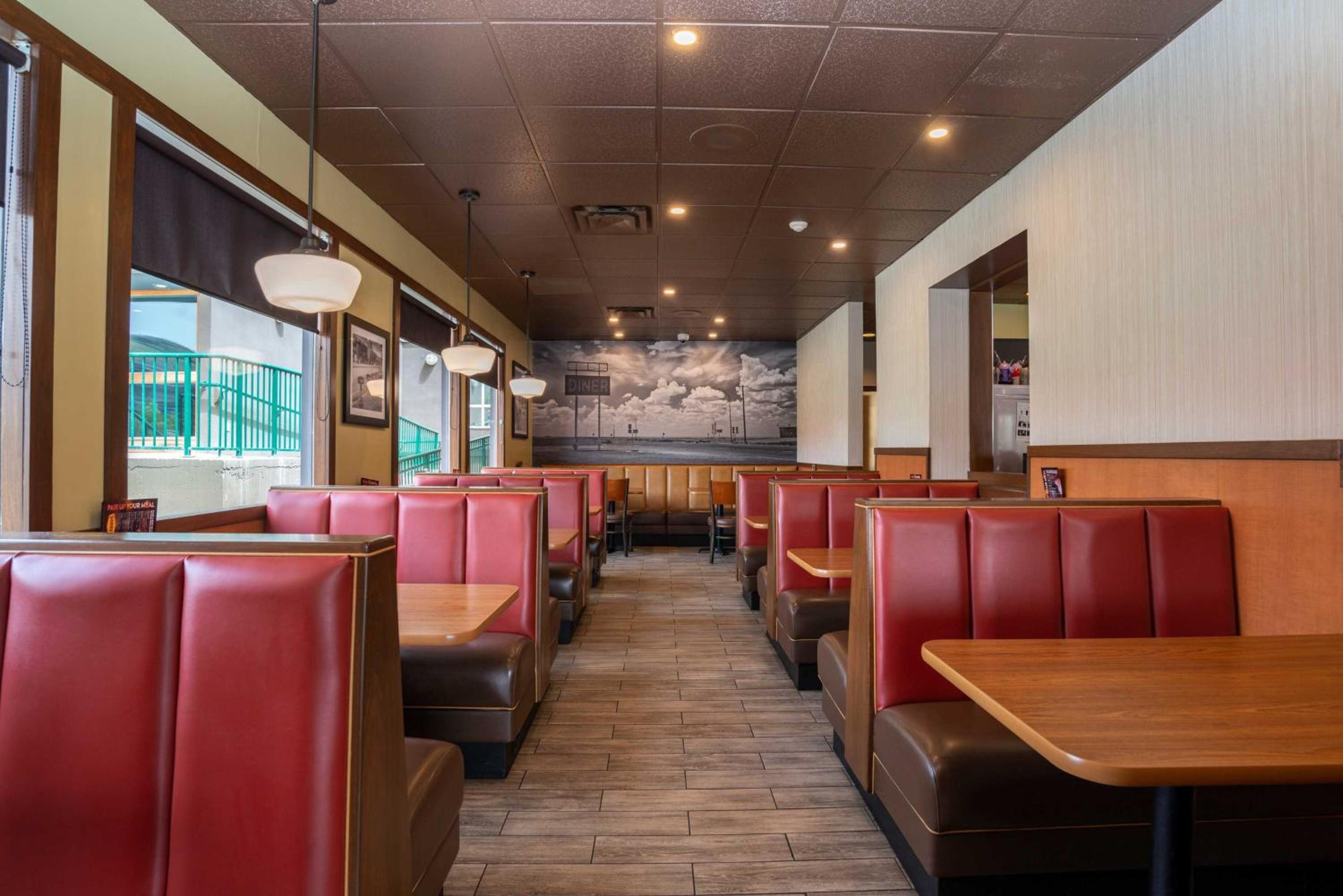 Vernon Vacations - Sandman Hotel Vernon - Property Image 10