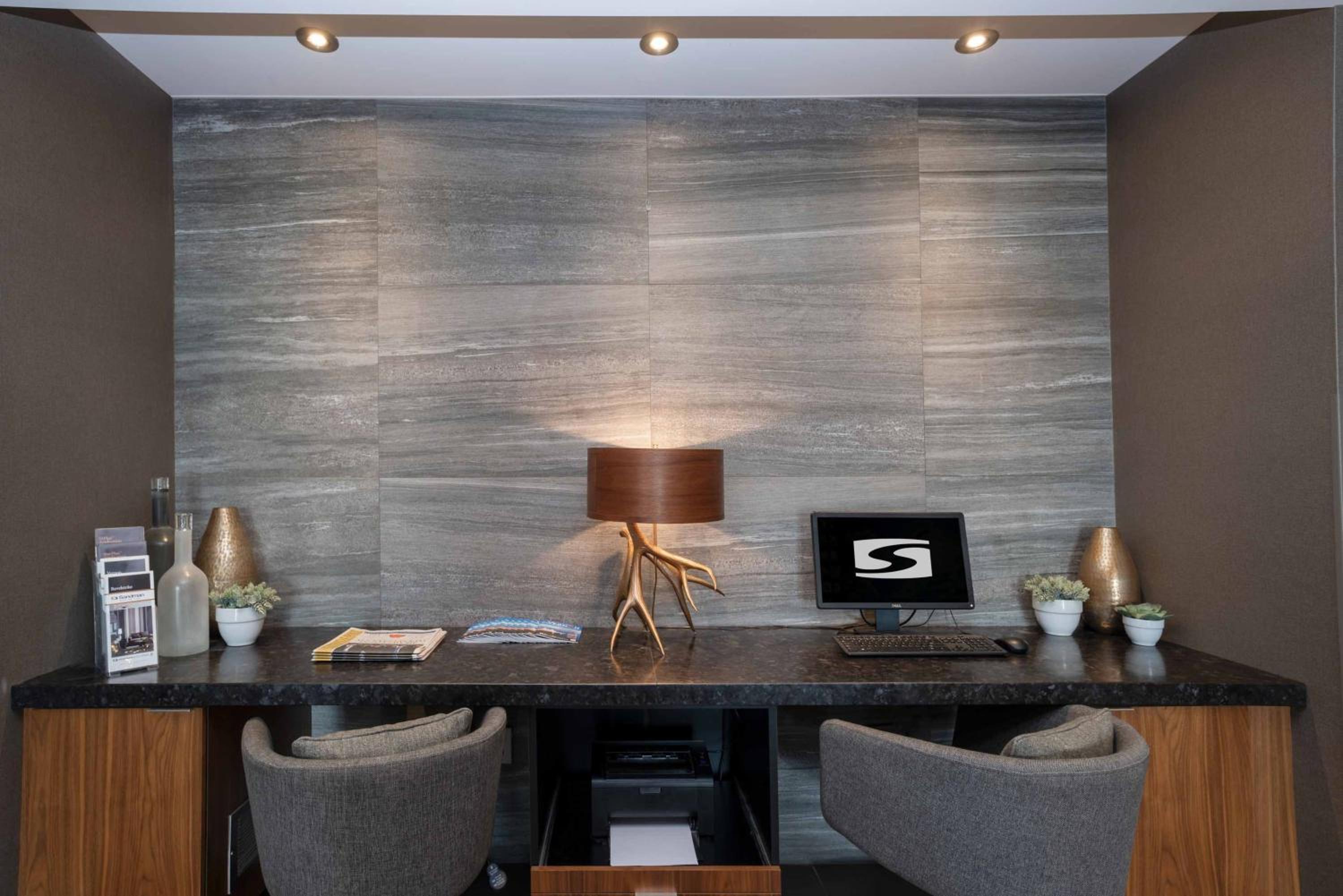 Vernon Vacations - Sandman Hotel Vernon - Property Image 13