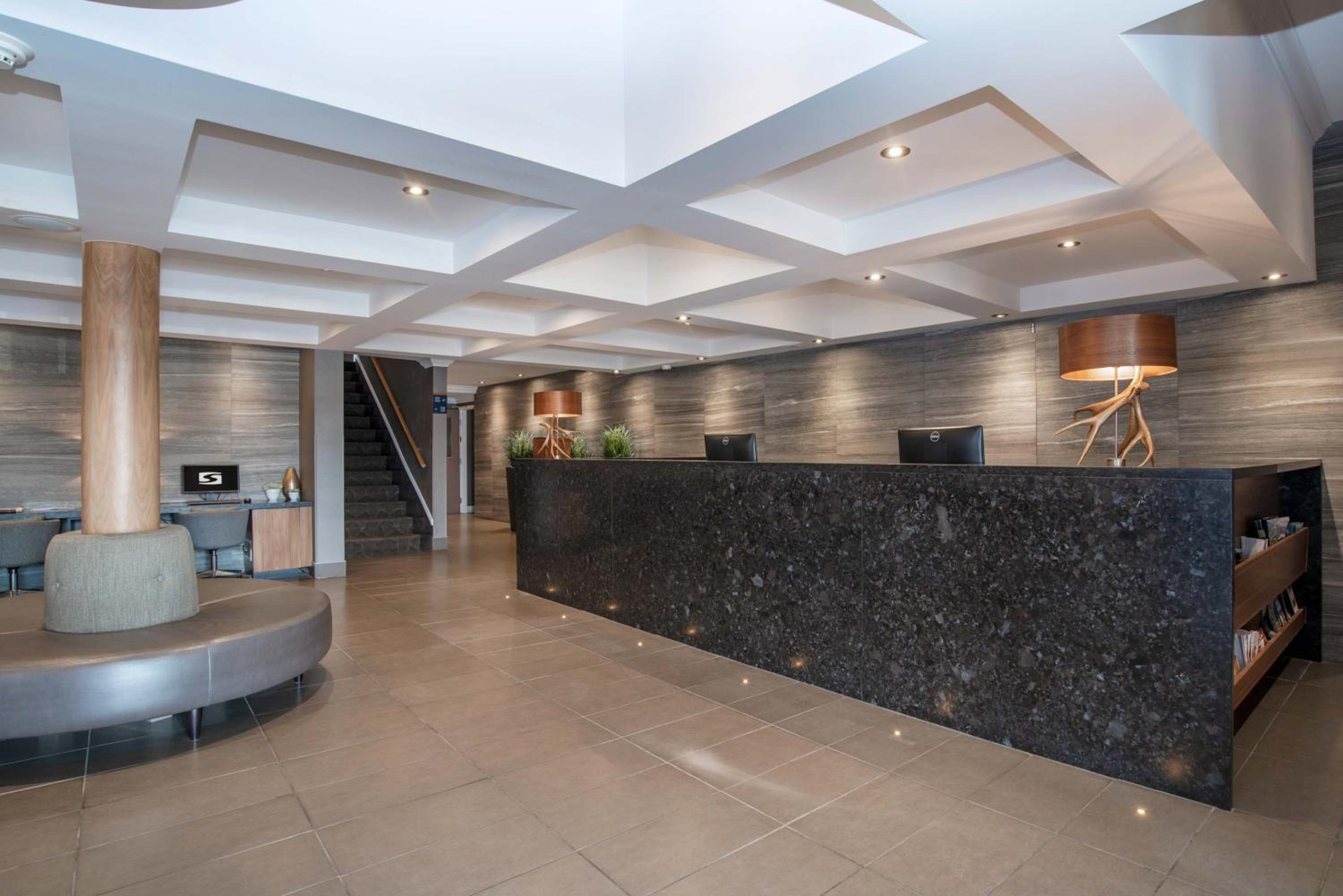 Vernon Vacations - Sandman Hotel Vernon - Property Image 3