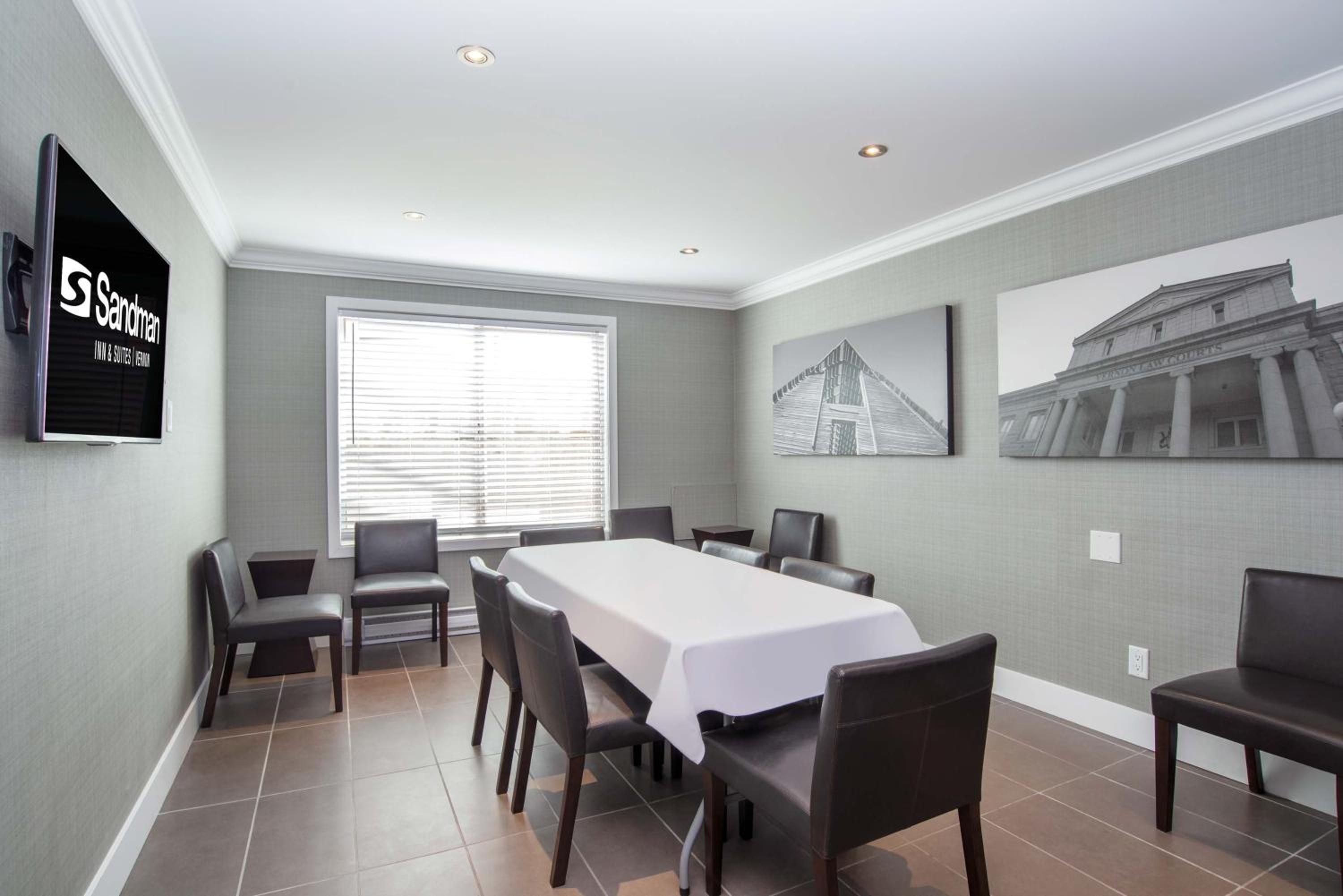 Vernon Vacations - Sandman Hotel Vernon - Property Image 14