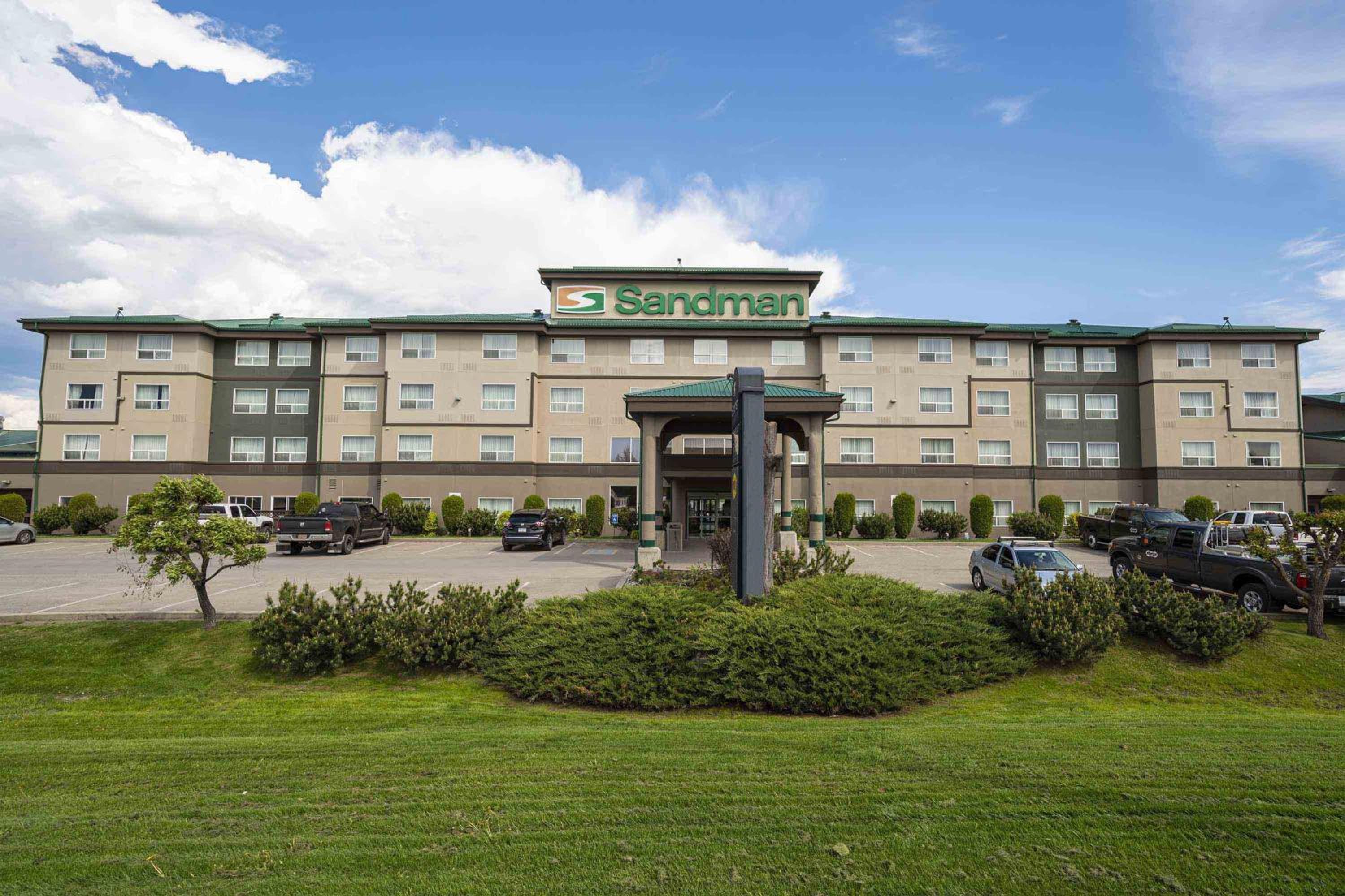 Quesnel Vacations - Sandman Hotel Quesnel - Property Image 1