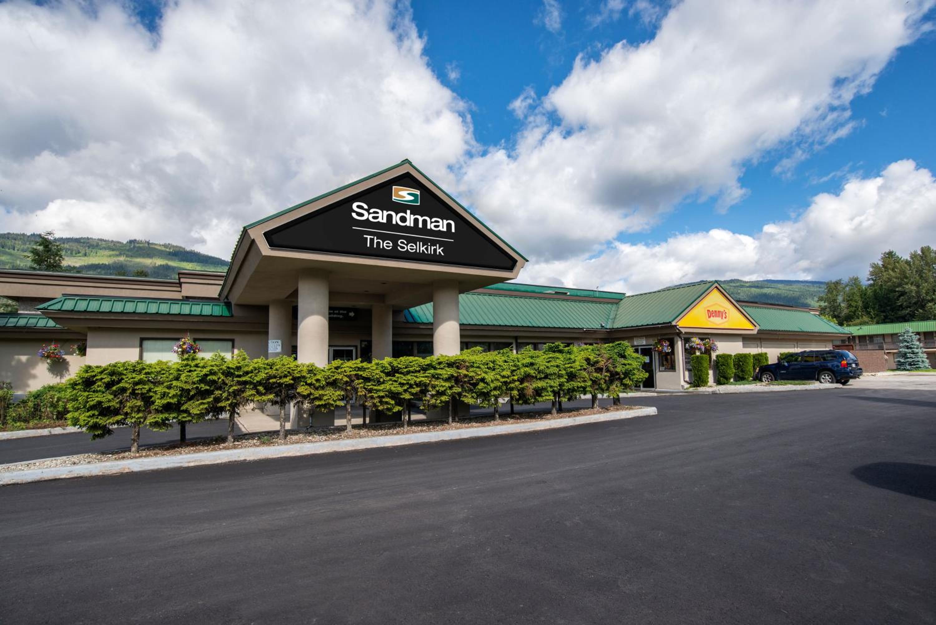 Hotel Sandman Hotel Revelstoke - Image 1