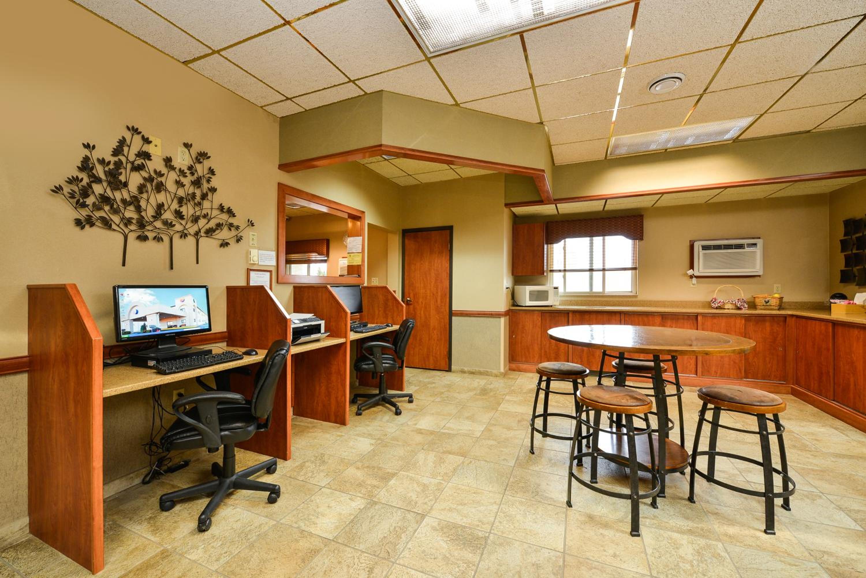 Minot Vacations - Motel 6 Minot, ND - Property Image 11