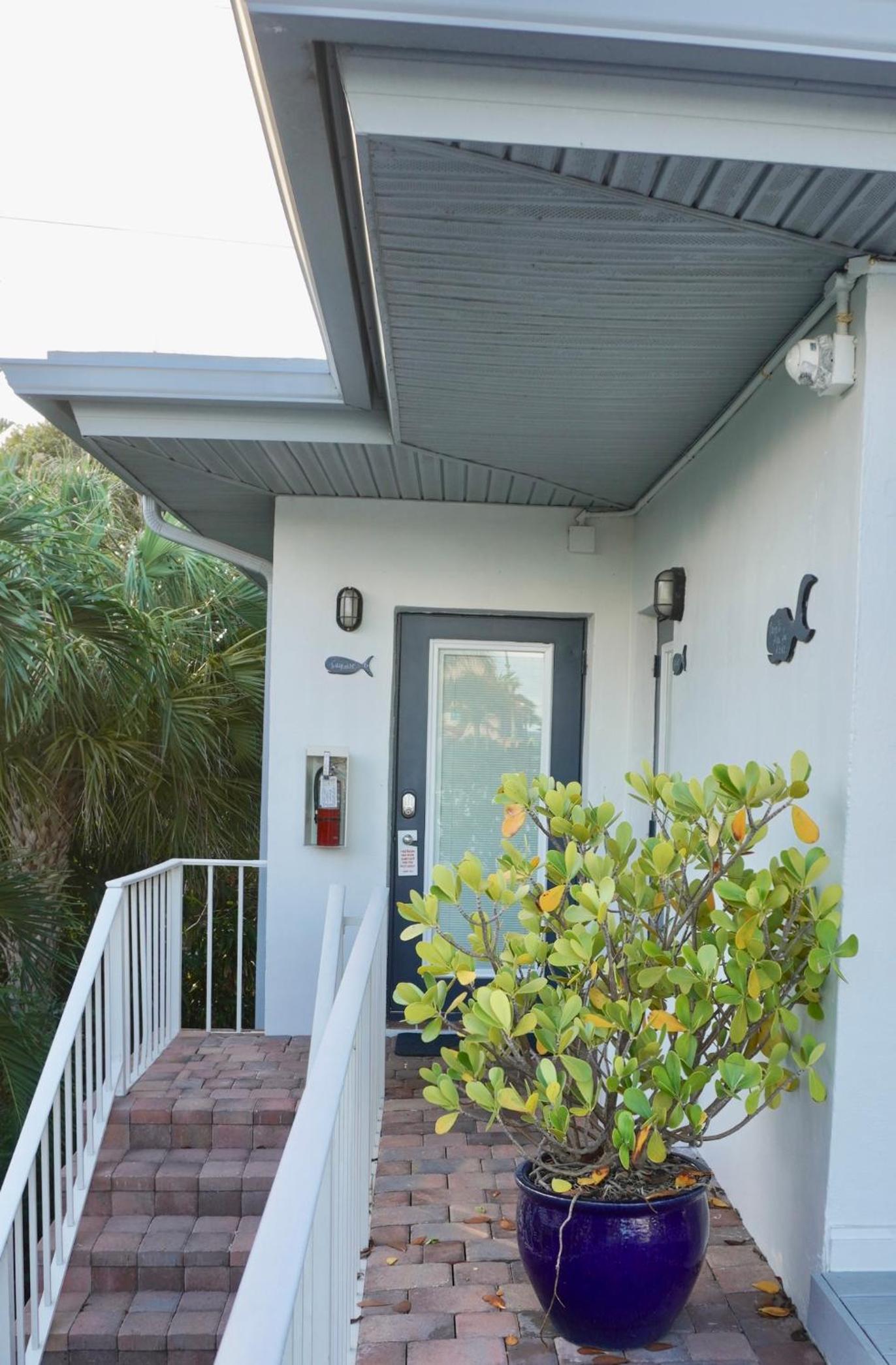 4145 By The Sea Inn & Suites