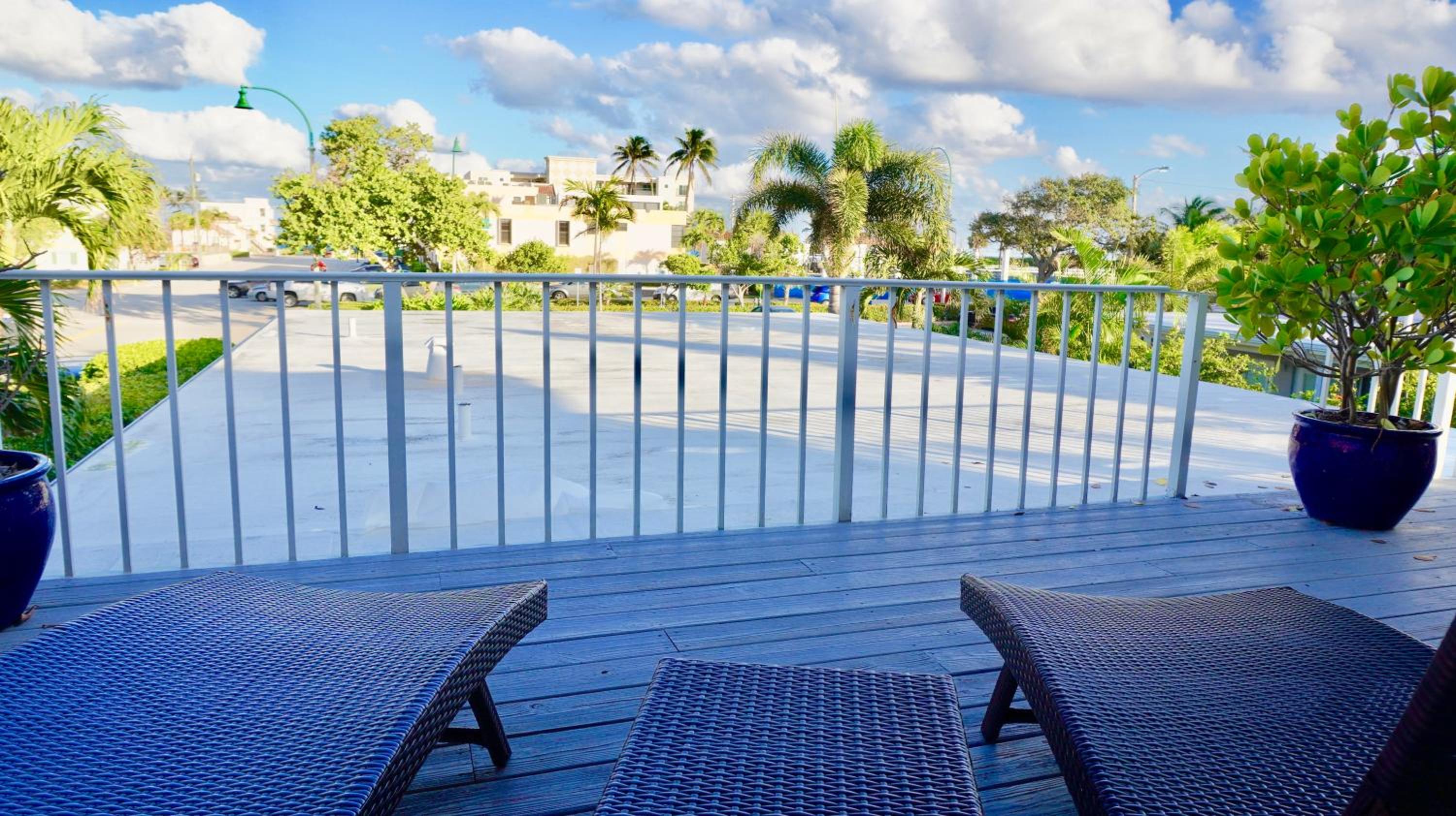 4145 By The Sea Inn & Suites