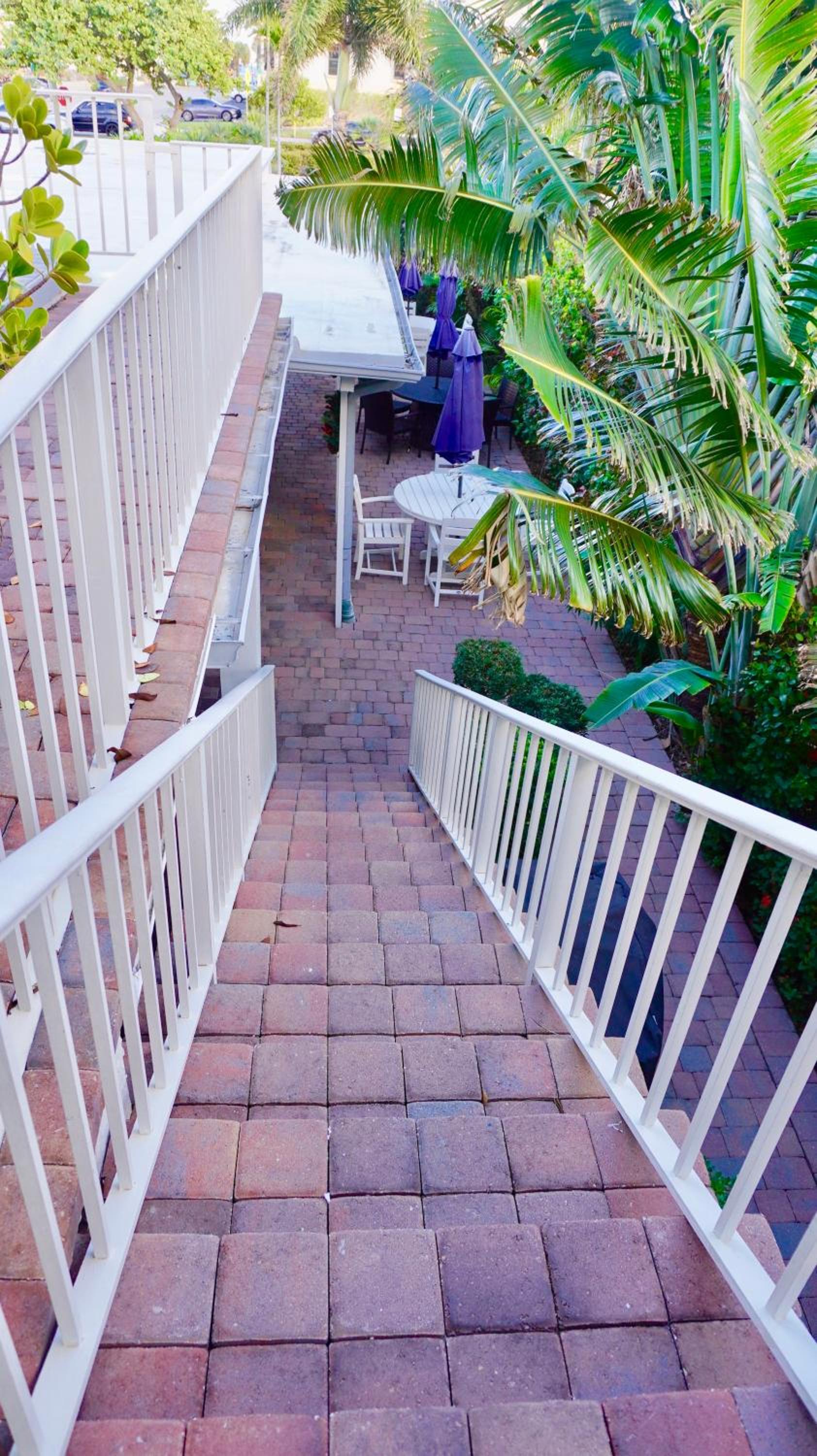 4145 By The Sea Inn & Suites