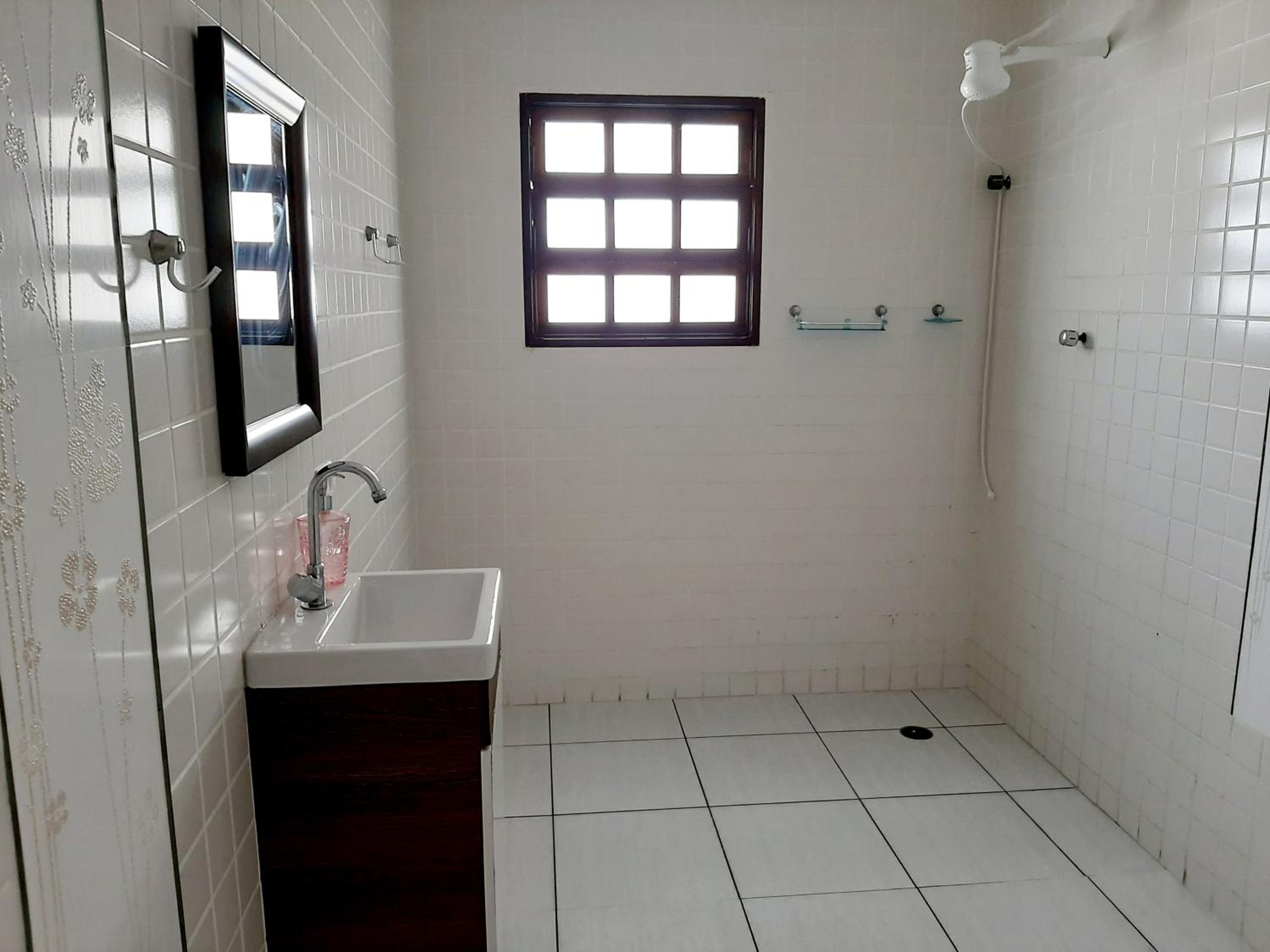 Linda Casa, 3 quartos, acomoda 10 pessoas, há 1,5 km da praia da Enseada