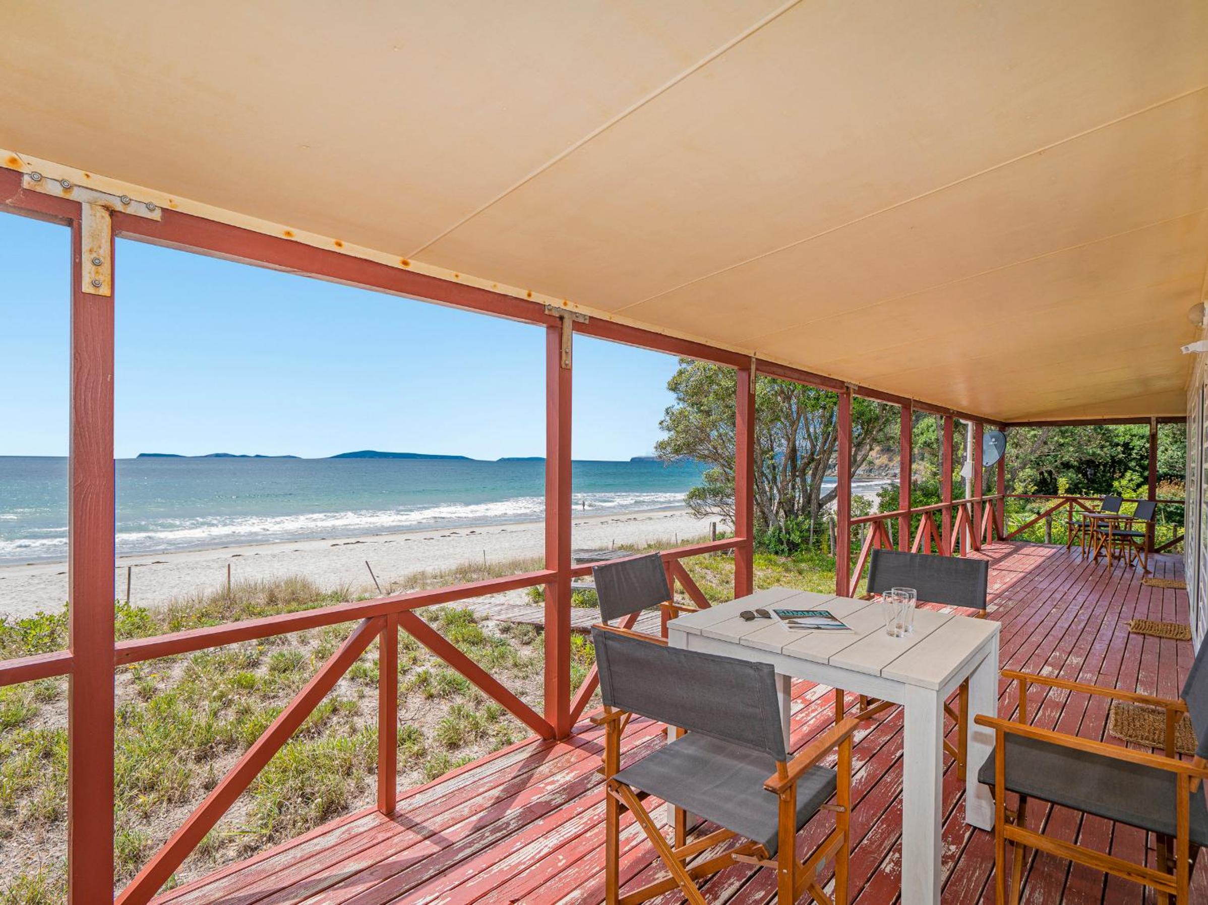 Poppy's Beach House - Beachfront Whangapoua Home view 4