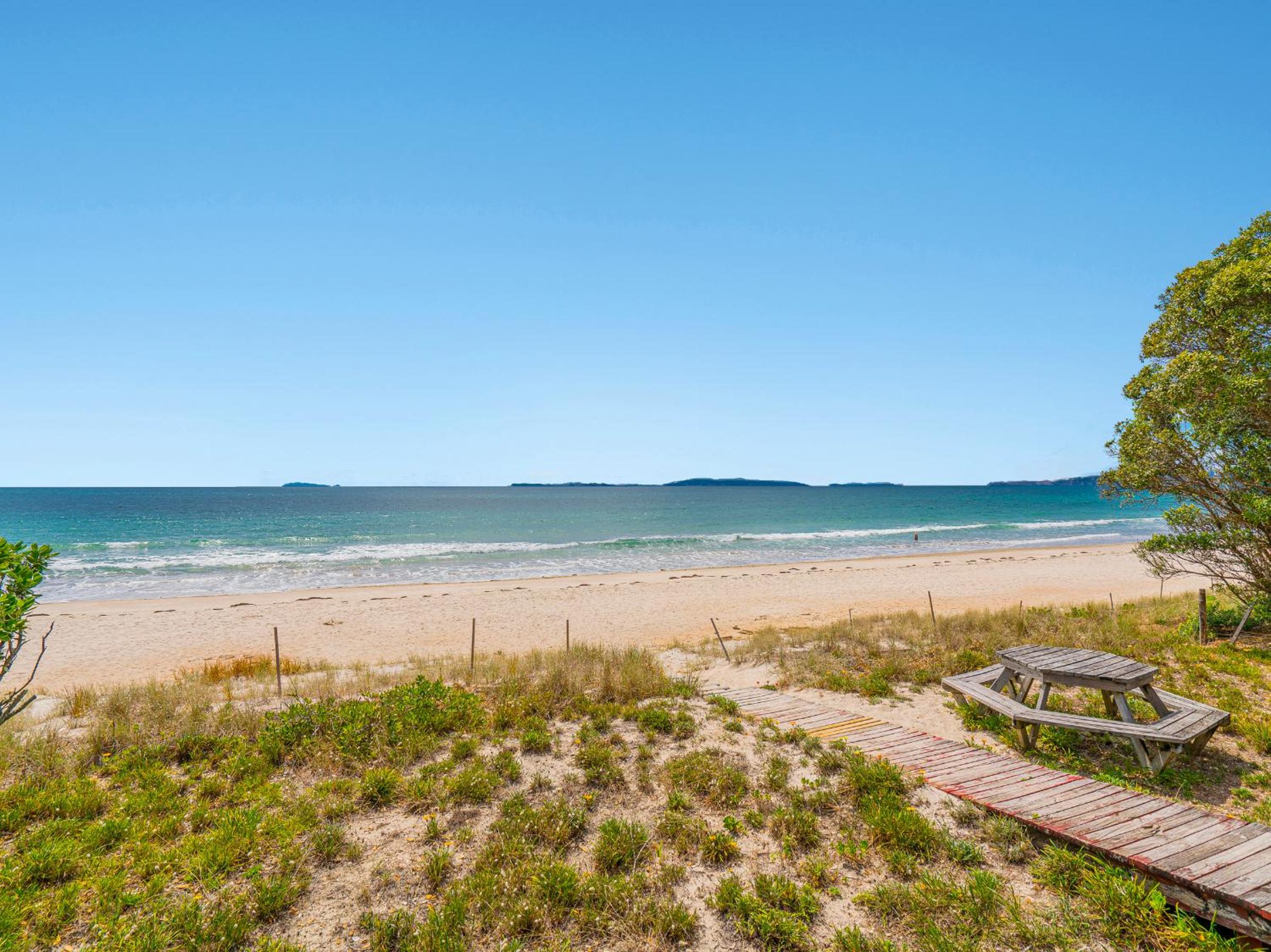 Poppy's Beach House - Beachfront Whangapoua Home view 5