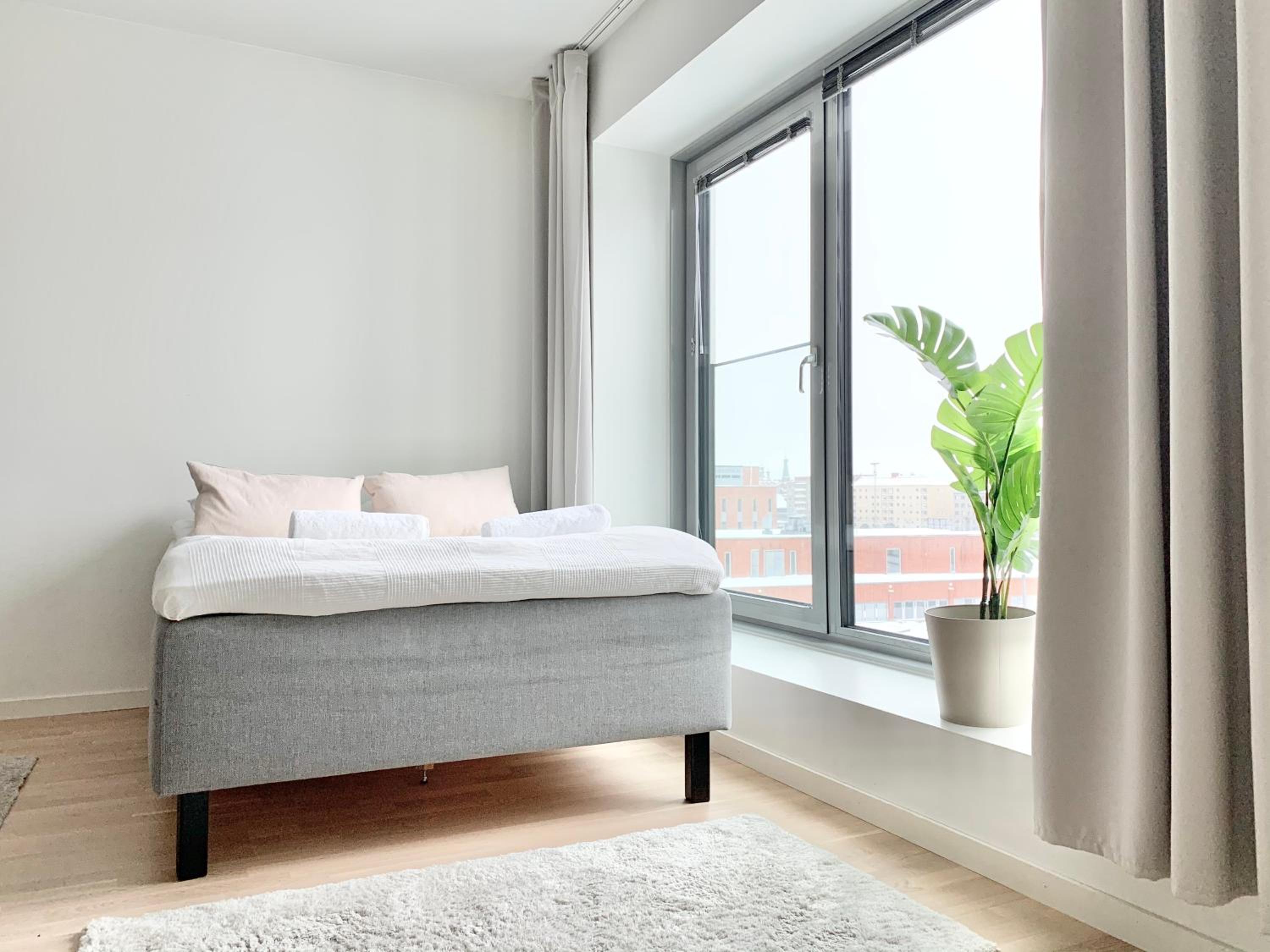 City Home Finland Big Luxury Suite - Spacious Suite with Own SAUNA, One Bedroom and Furnished Balcony next to Train Station view 4