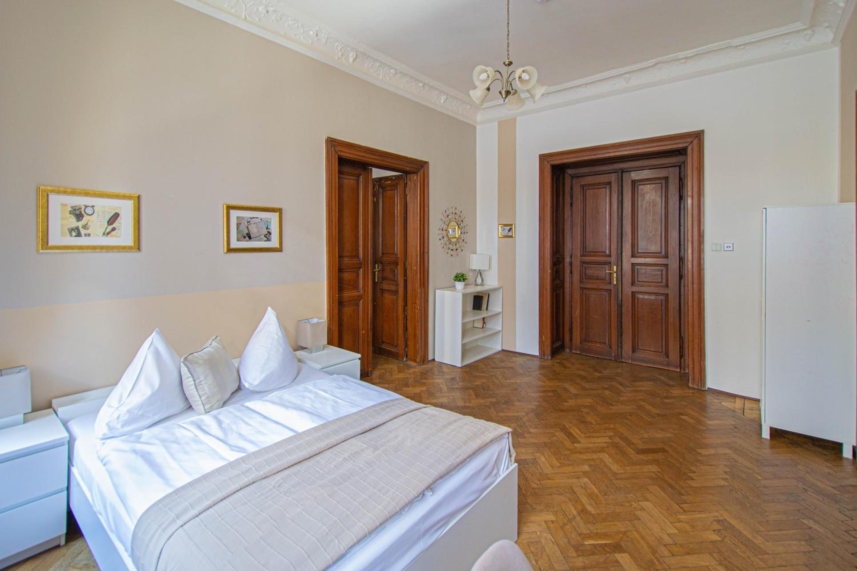 For celebrations spacious 3BDR apartment with balcony