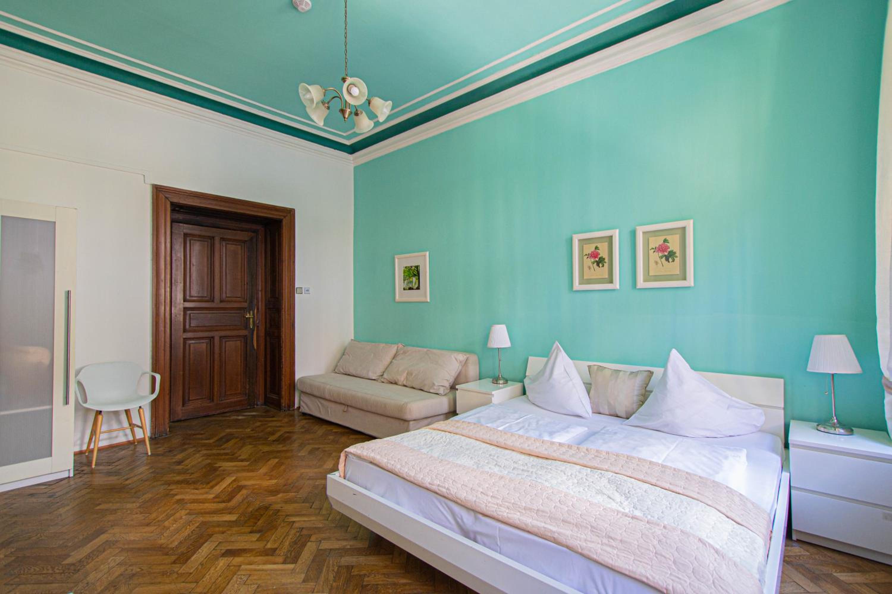 For celebrations spacious 3BDR apartment with balcony